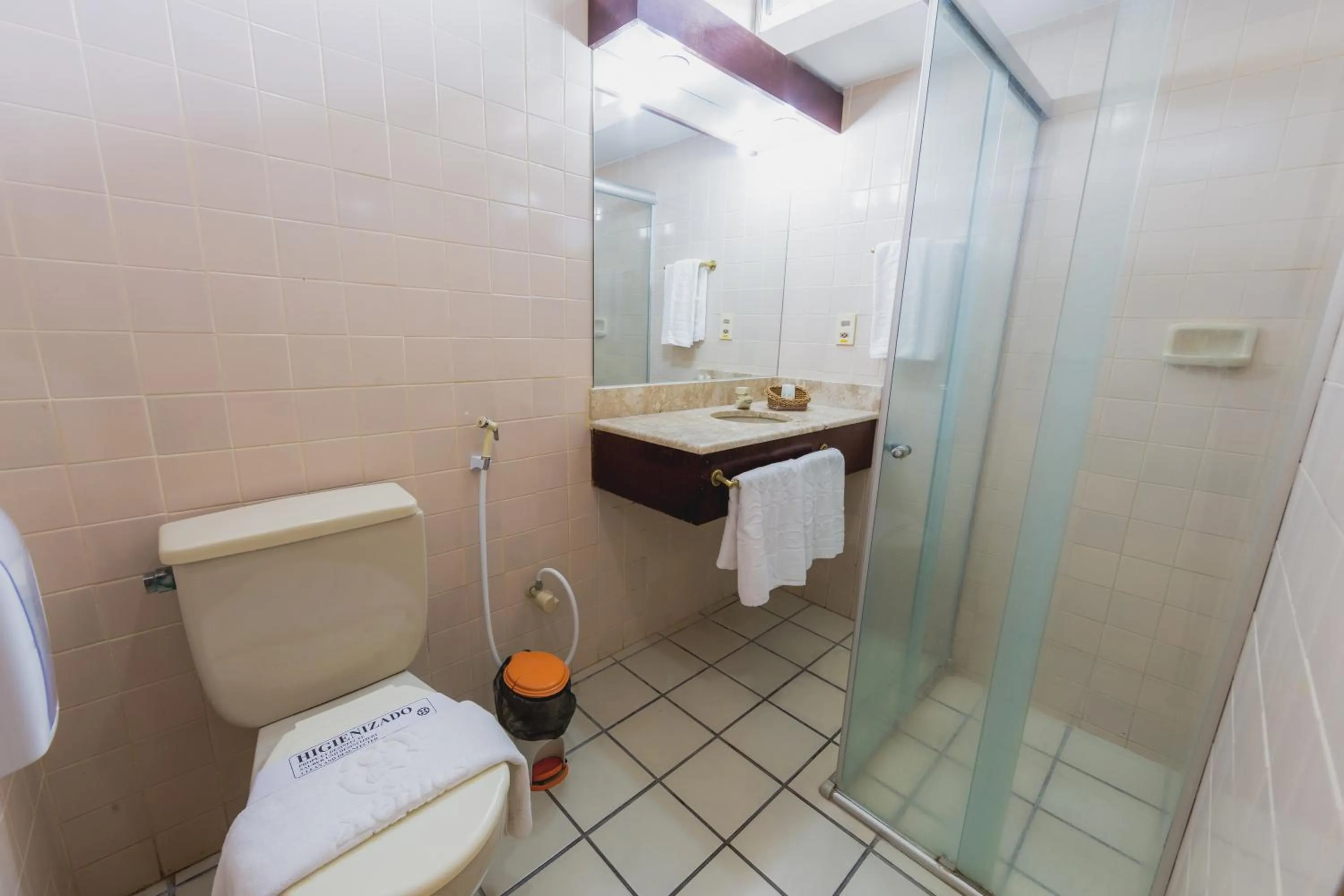 Bathroom in Xênius Hotel