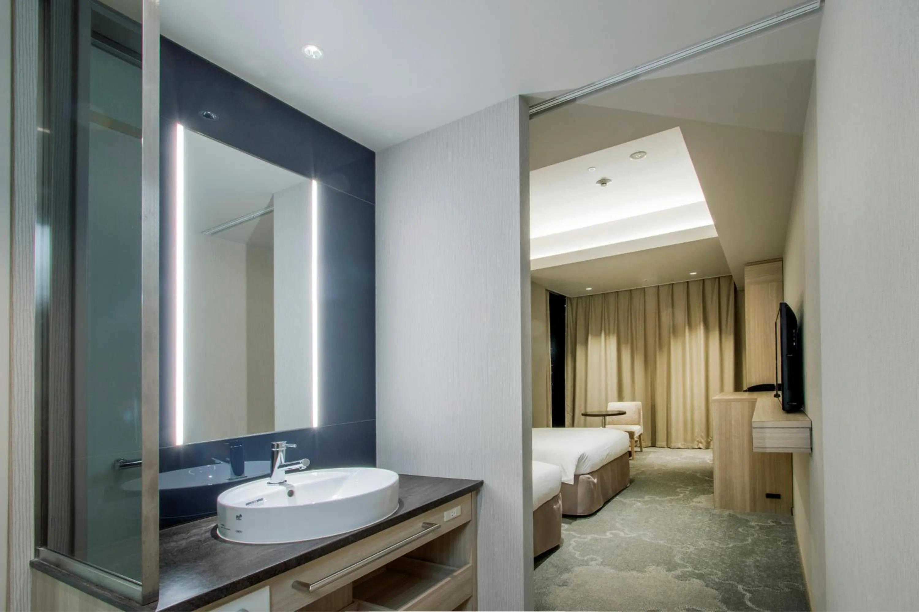 Photo of the whole room, Bed in Hotel Keihan Tsukiji Ginza Grande