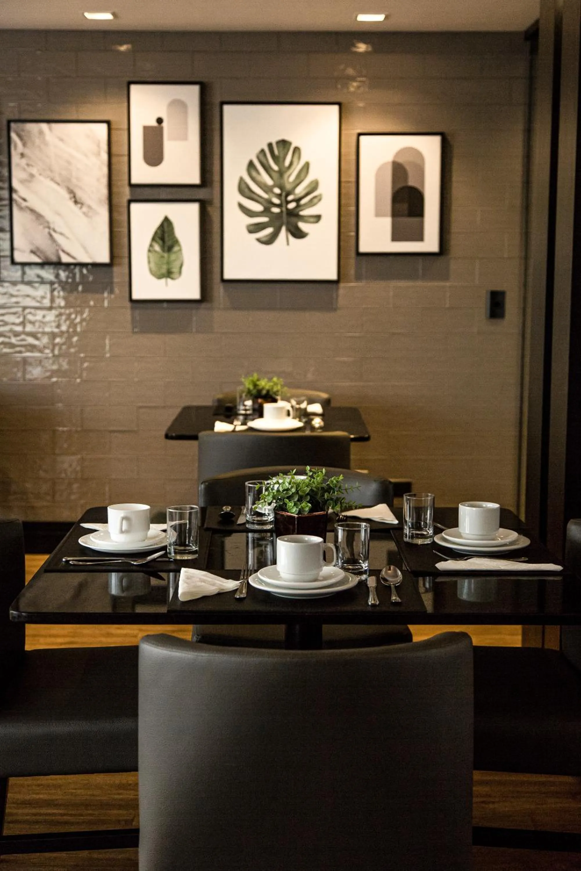 Restaurant/places to eat in Hotel Princess