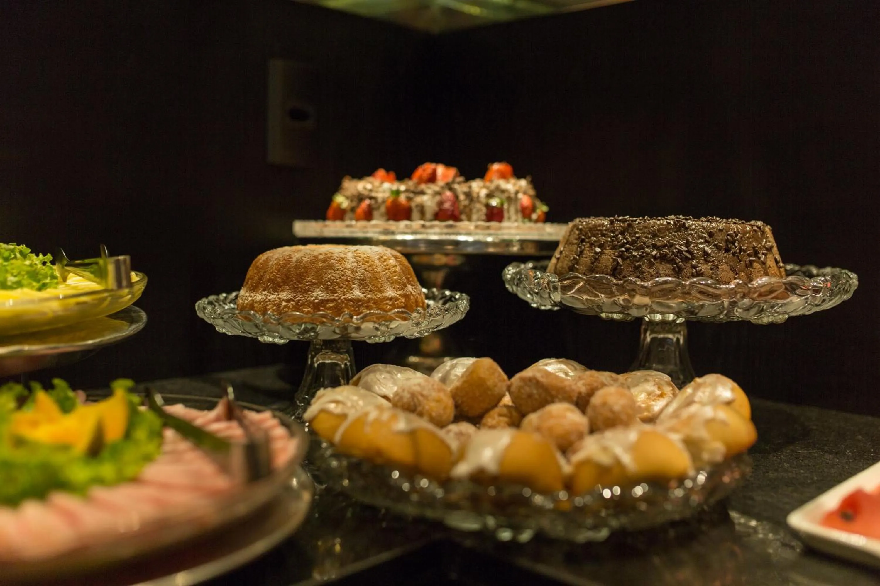 Restaurant/places to eat in Hotel Princess