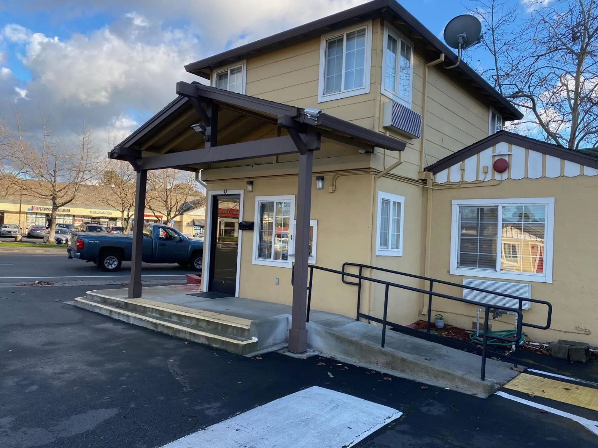 Property building in North Bay Inn Santa Rosa