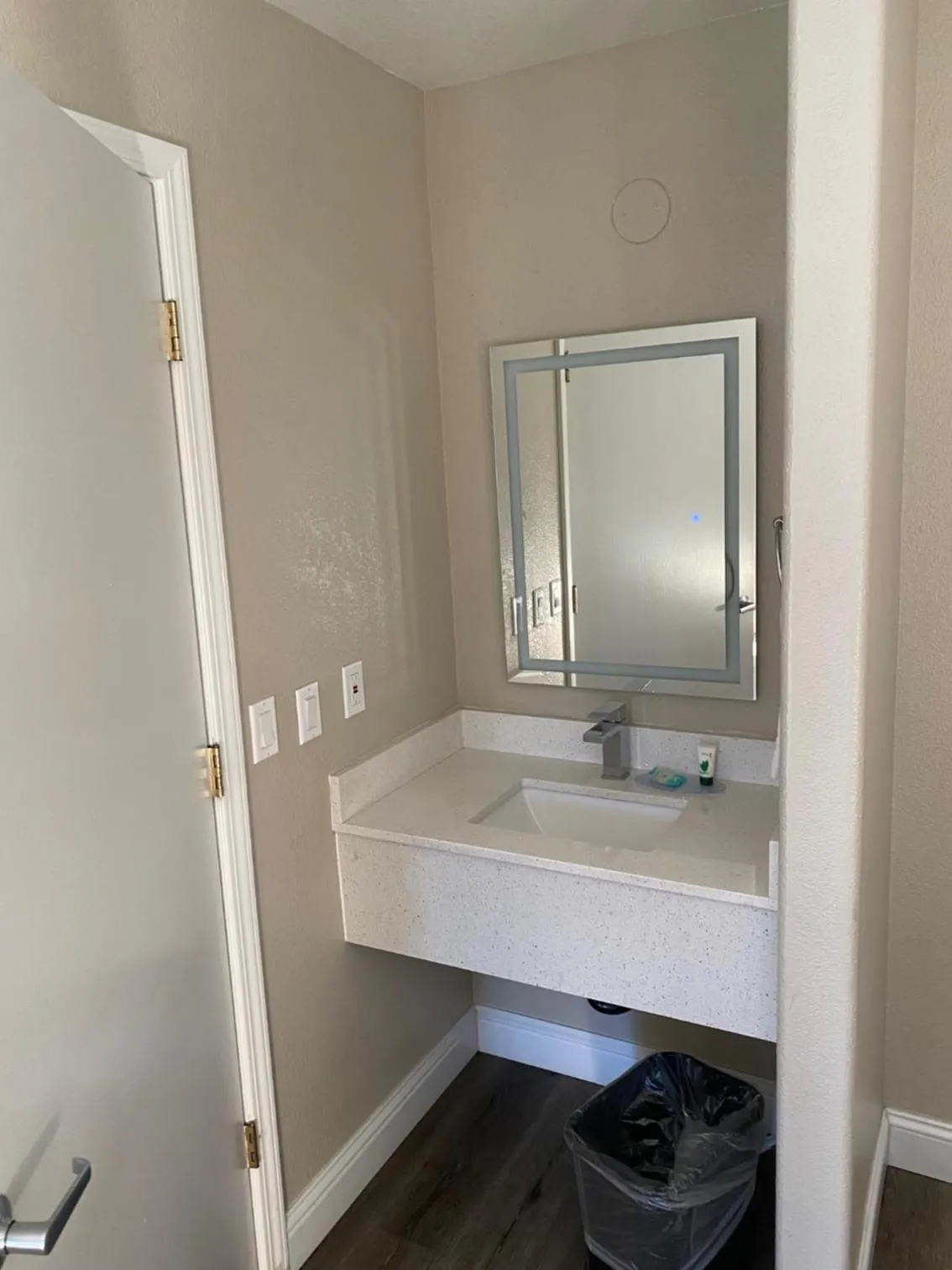 Bedroom in North Bay Inn Santa Rosa