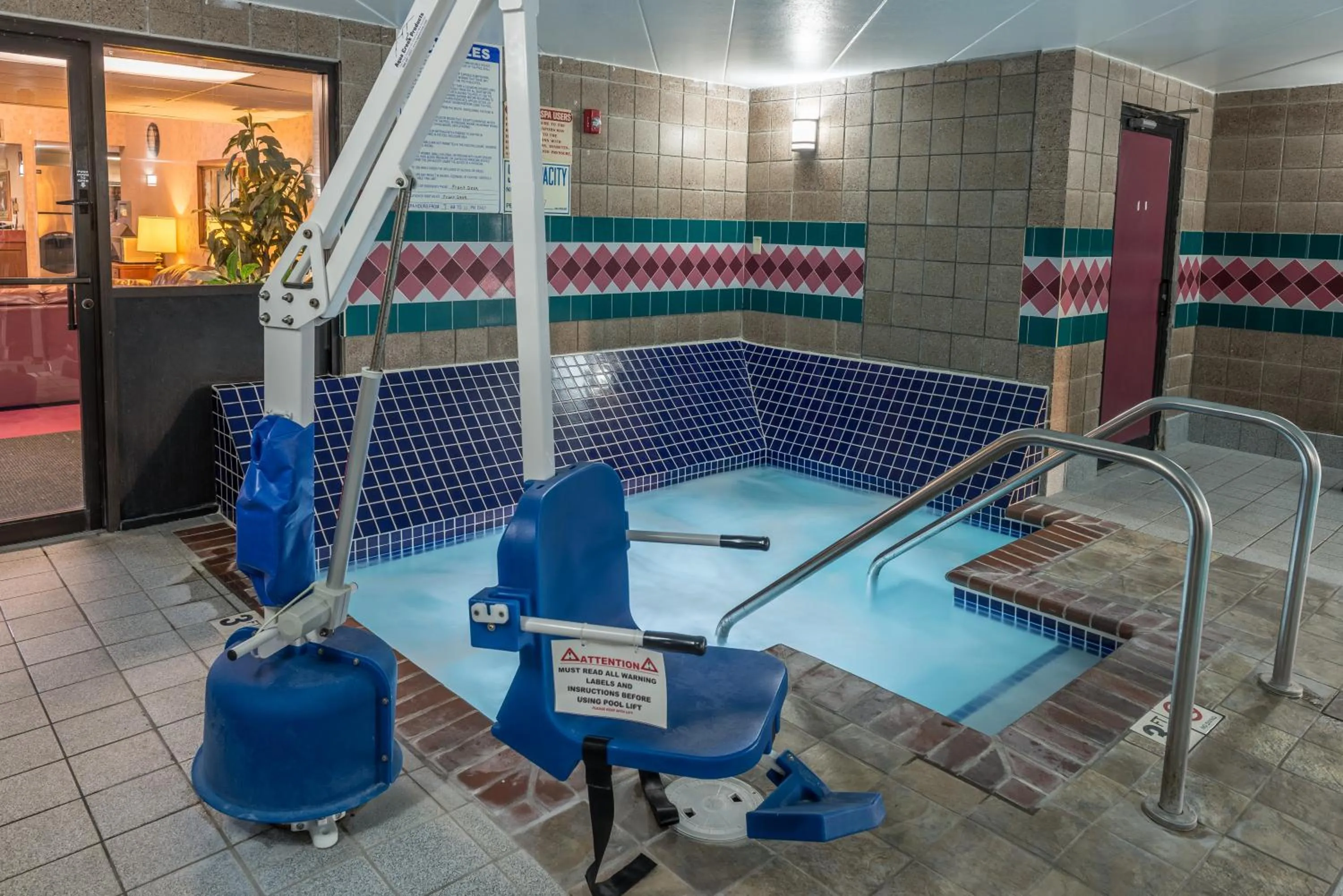 Hot Tub in Prime Rate Inn