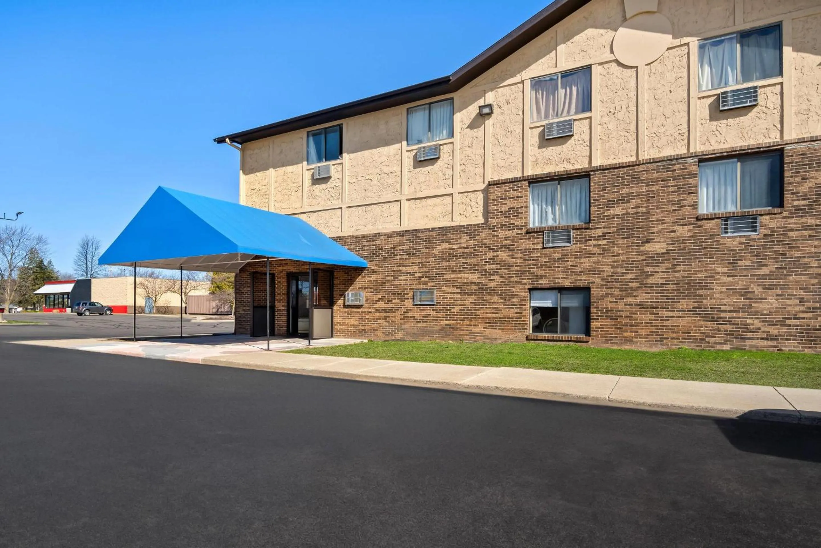 Property building in Econo Lodge Inn & Suites Auburn