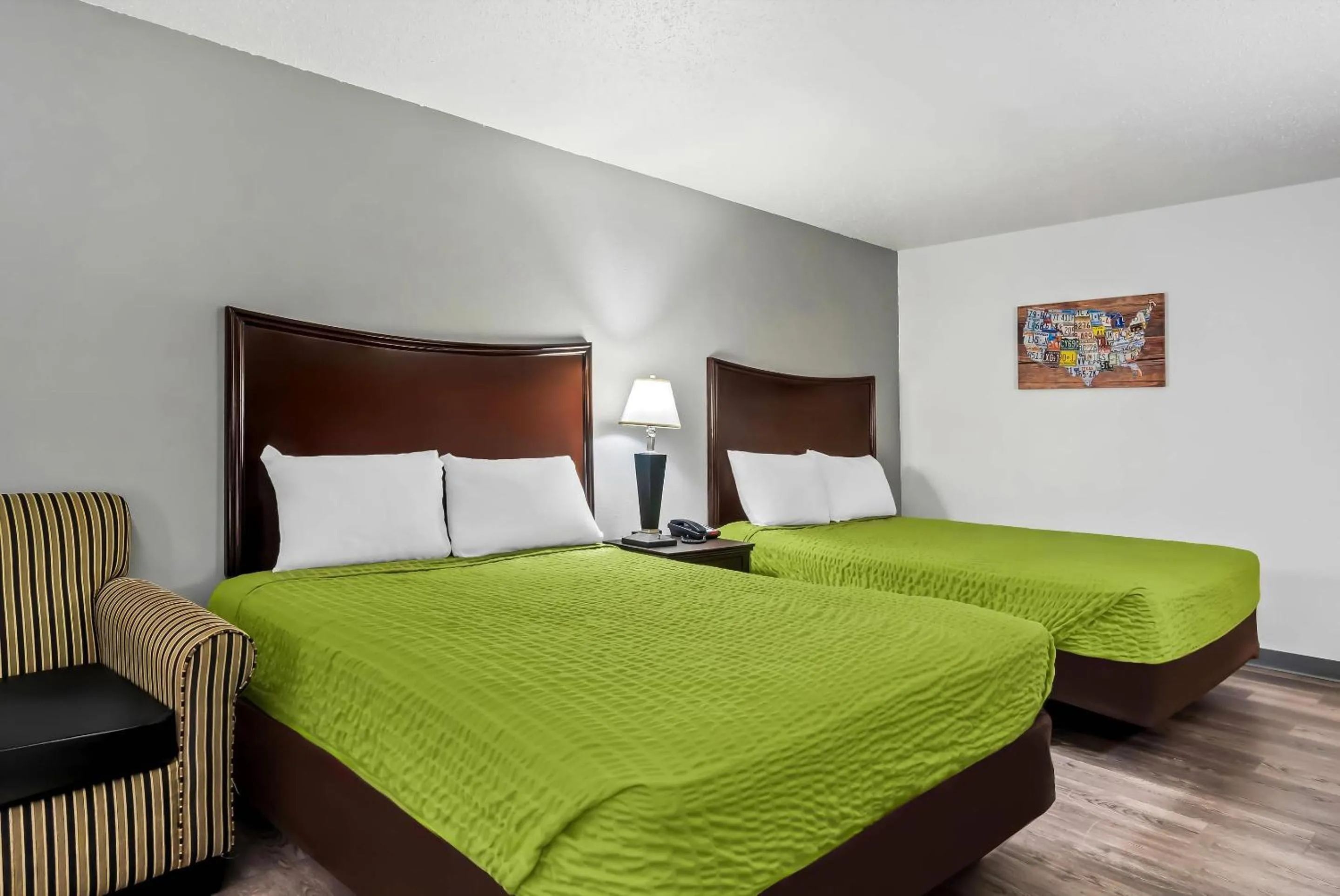 Bedroom, Bed in Econo Lodge Inn & Suites Auburn
