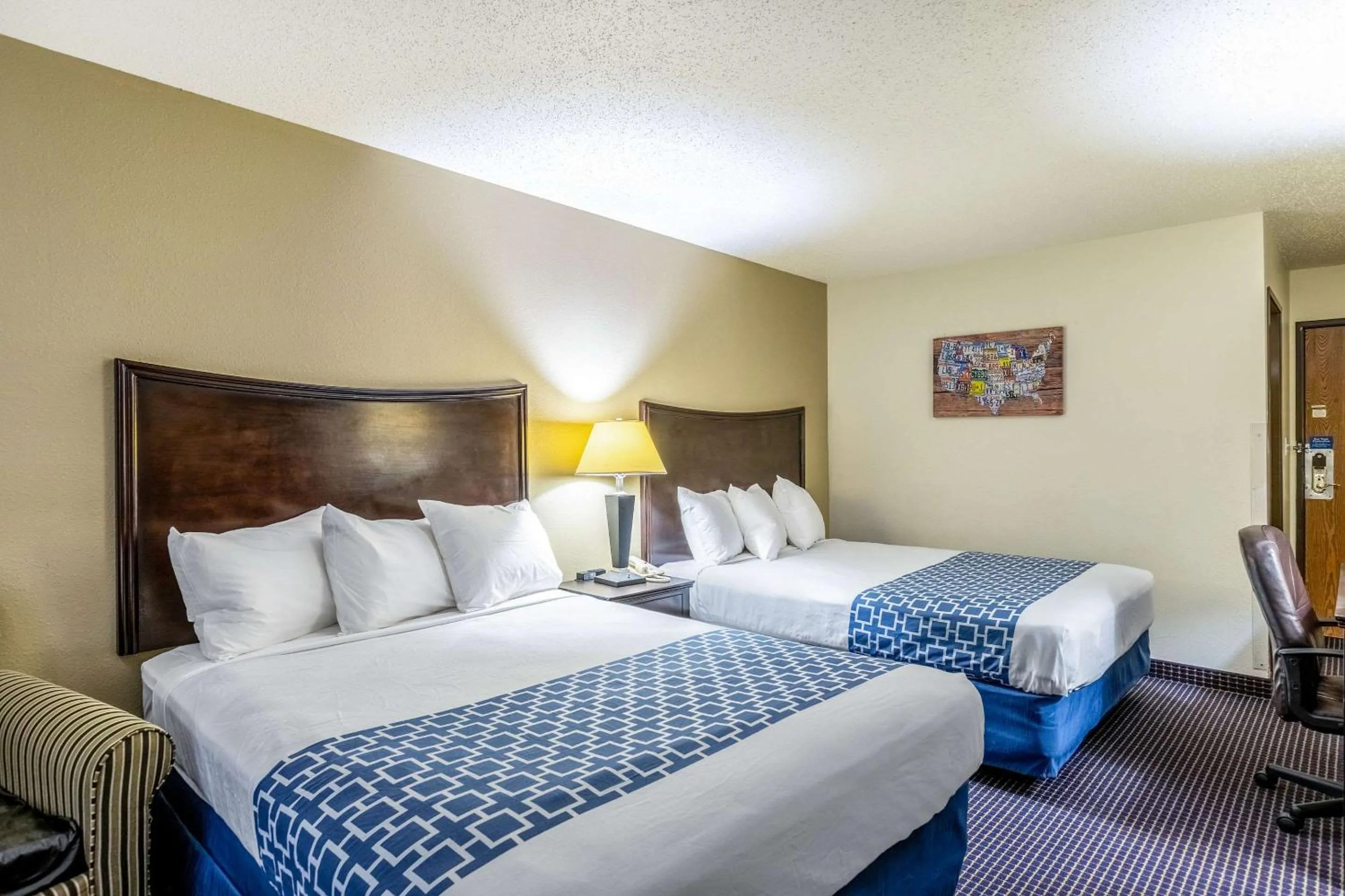 Bedroom, Bed in Econo Lodge Inn & Suites Auburn