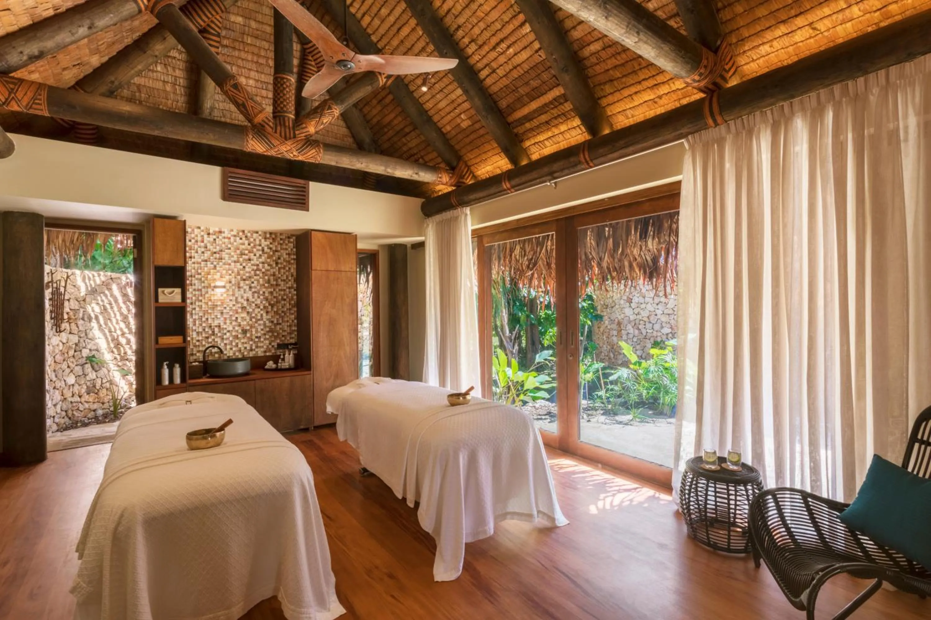 Massage, Bed in Six Senses Fiji