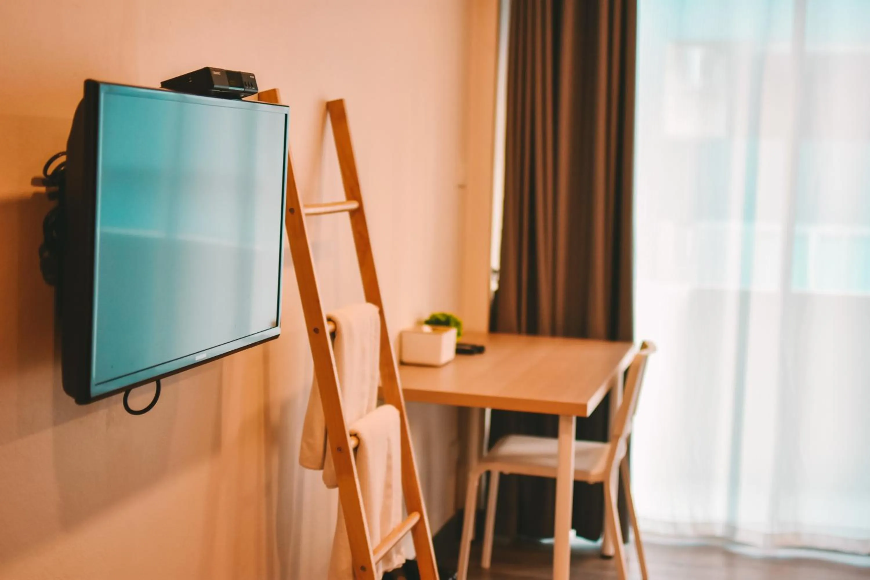 Communal lounge/ TV room in THALAY Cha-am by THA