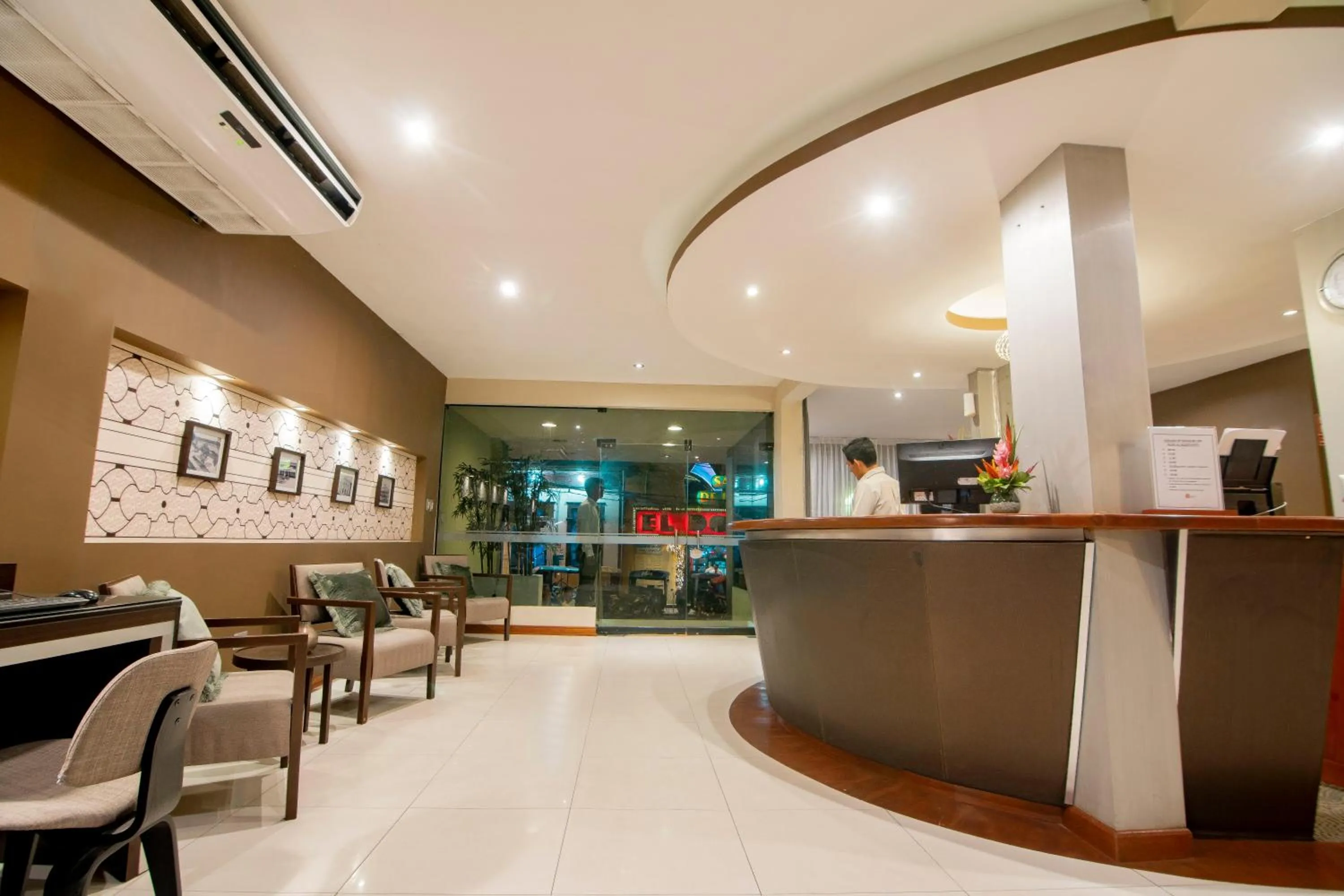 Lobby or reception in El Dorado Classic Hotel