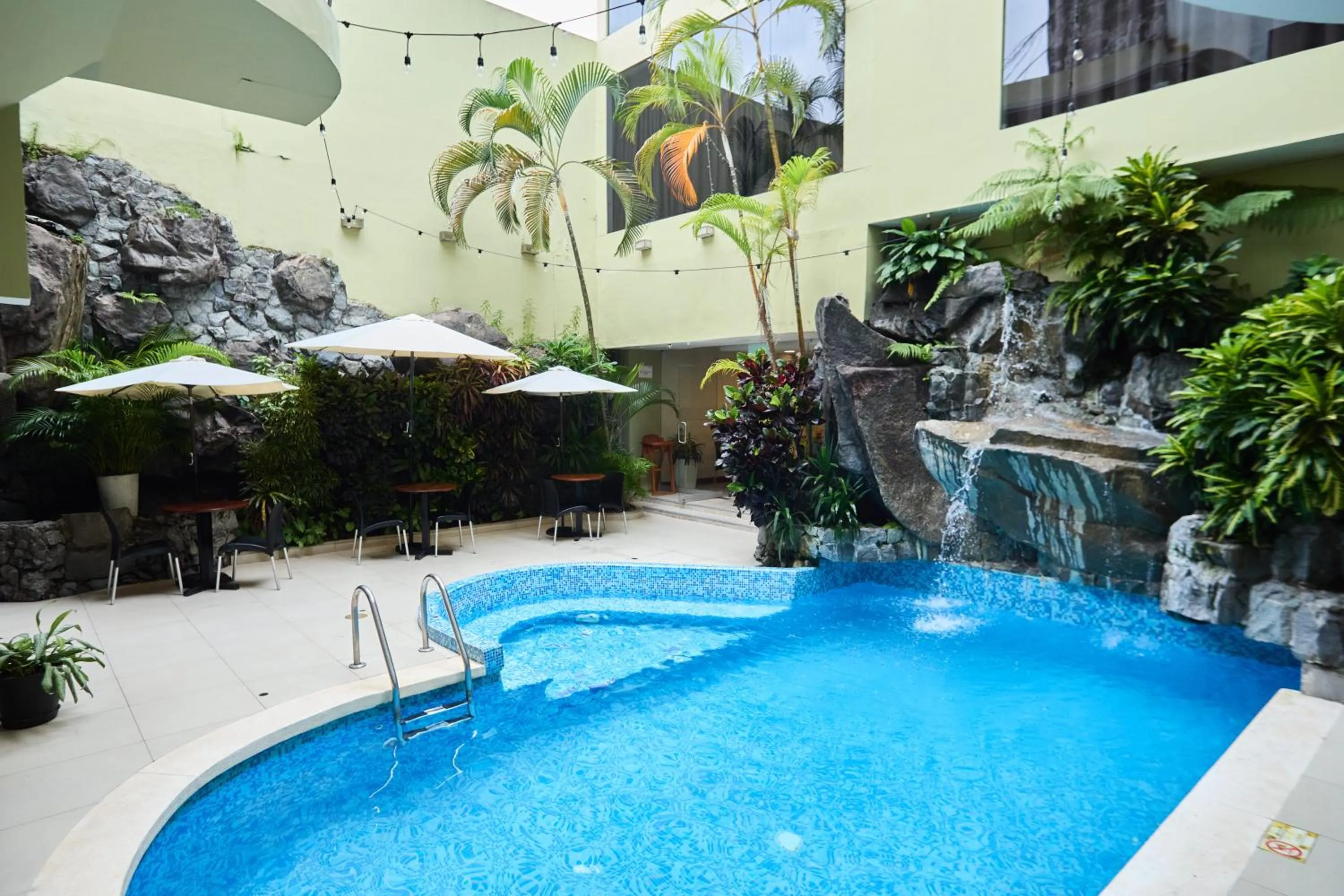 Swimming pool in El Dorado Classic Hotel