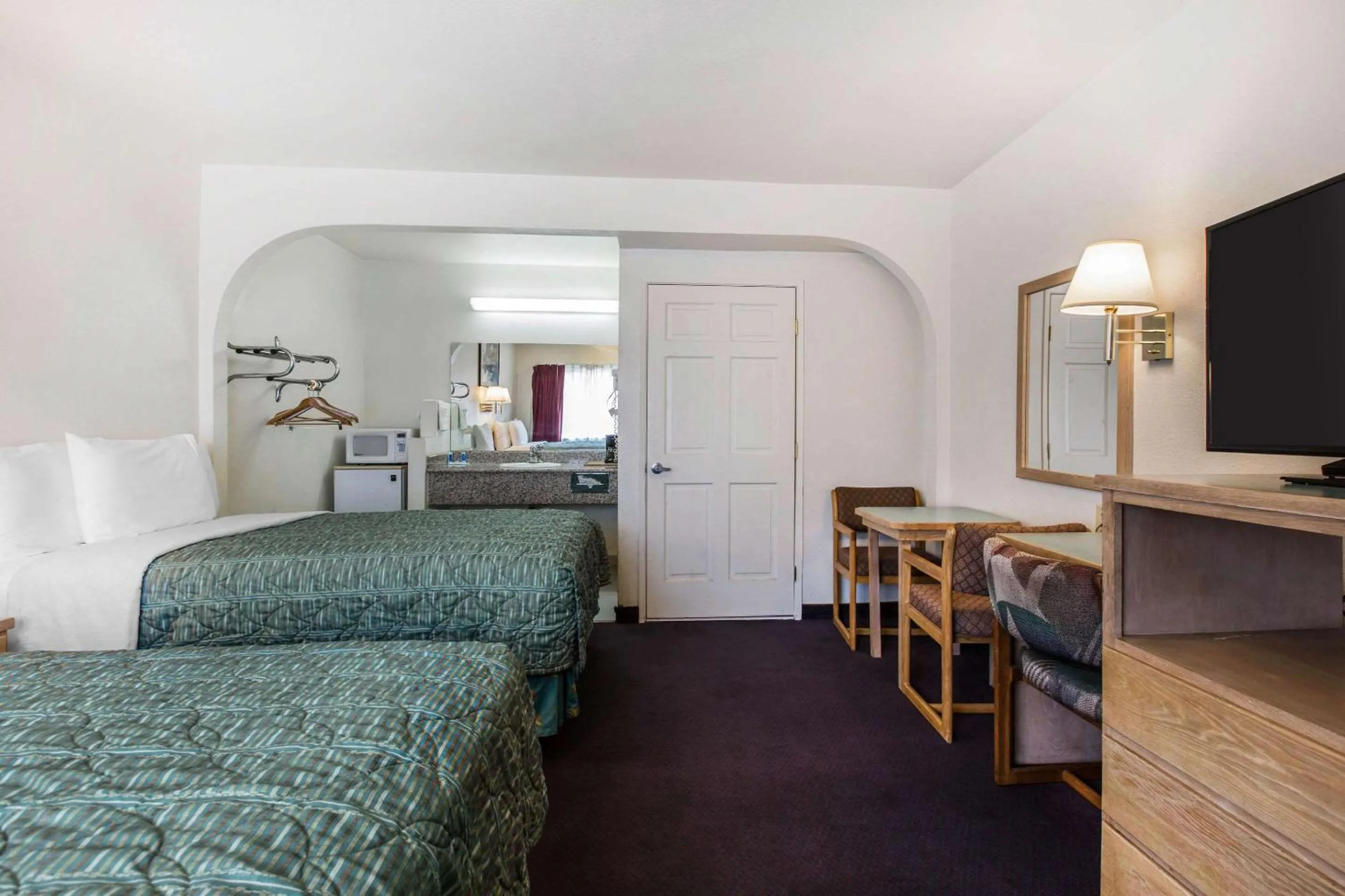 Bedroom, Bed in Rodeway Inn Beaumont