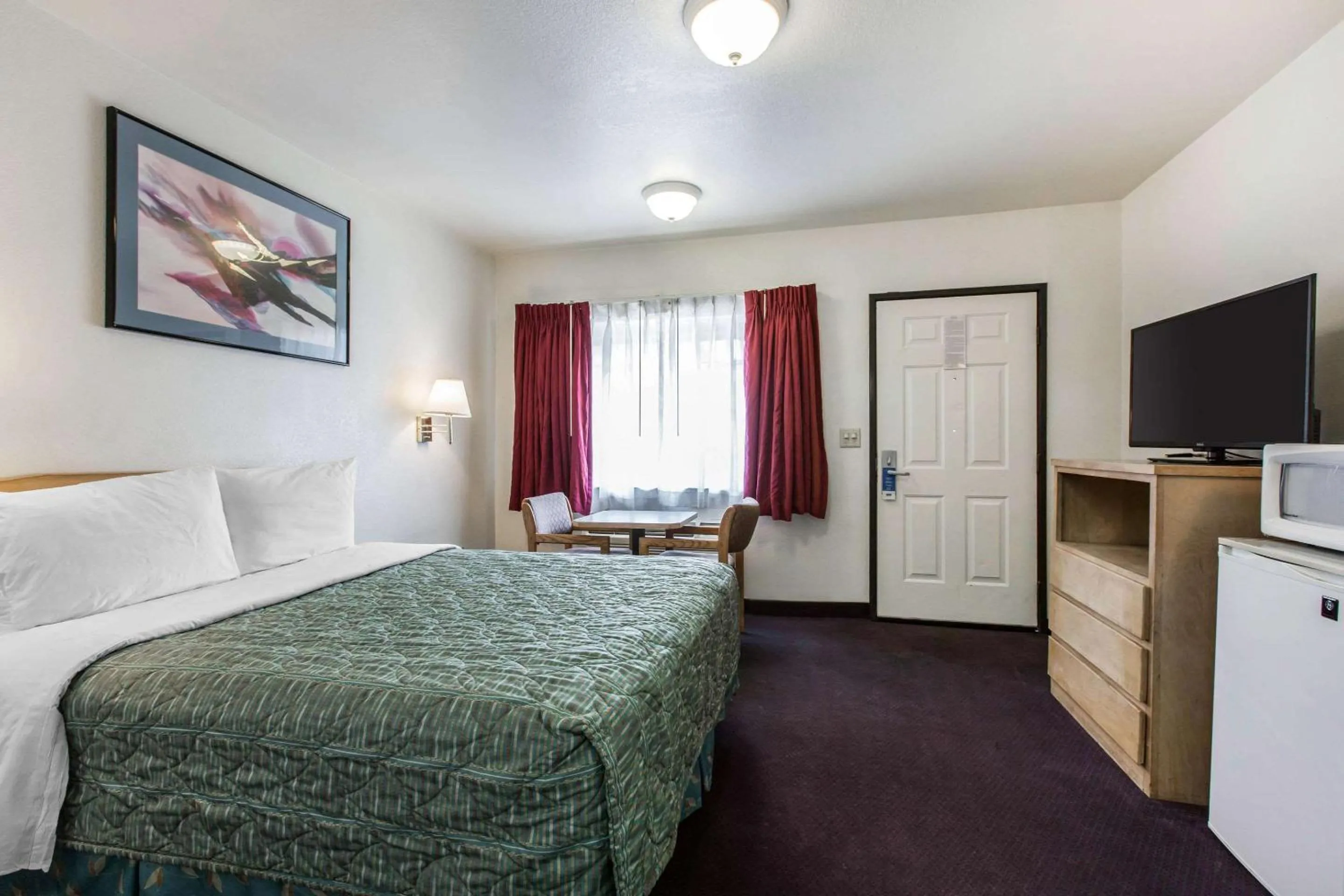 Bedroom, Bed in Rodeway Inn Beaumont