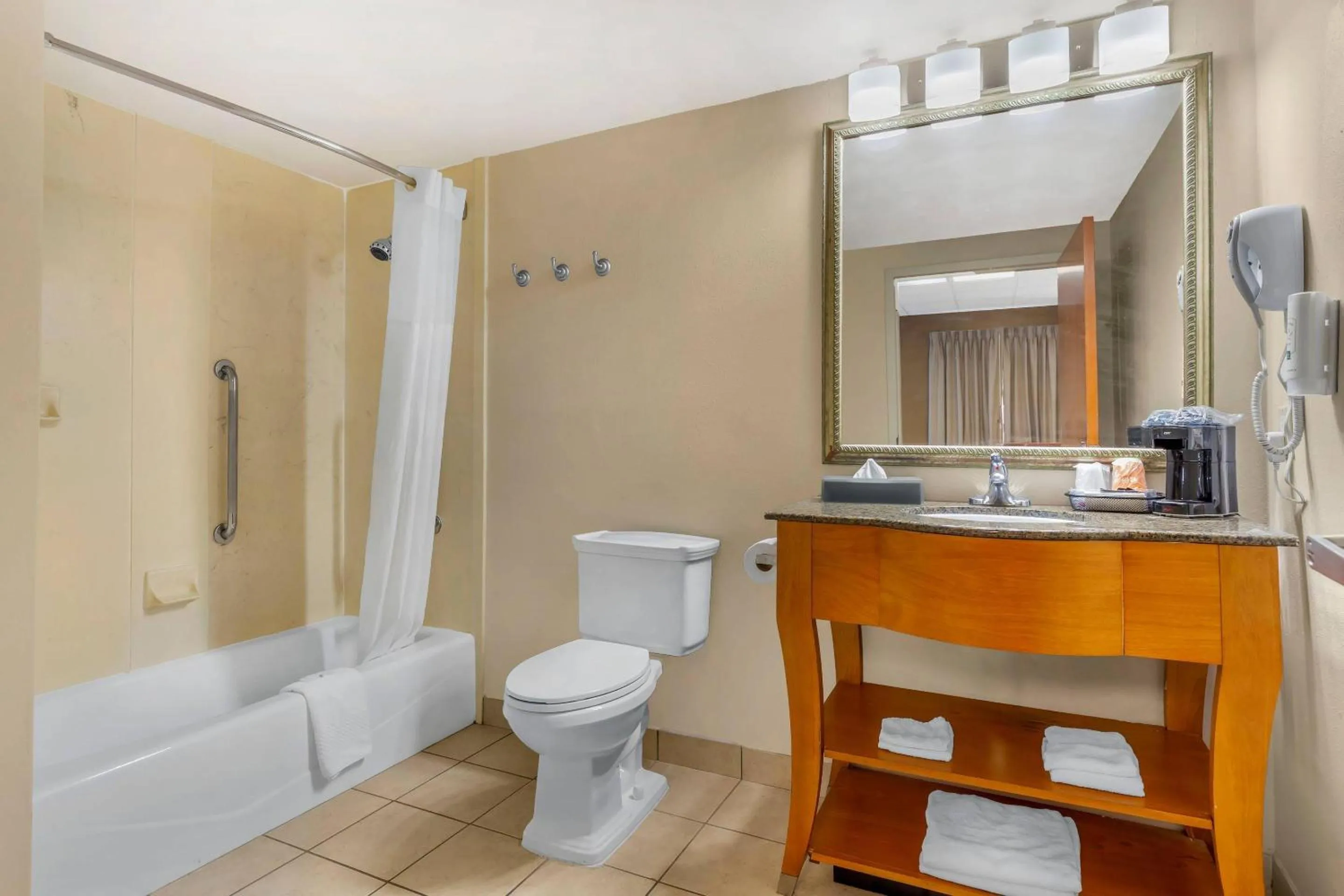 Bedroom in Quality Inn Lumberton North