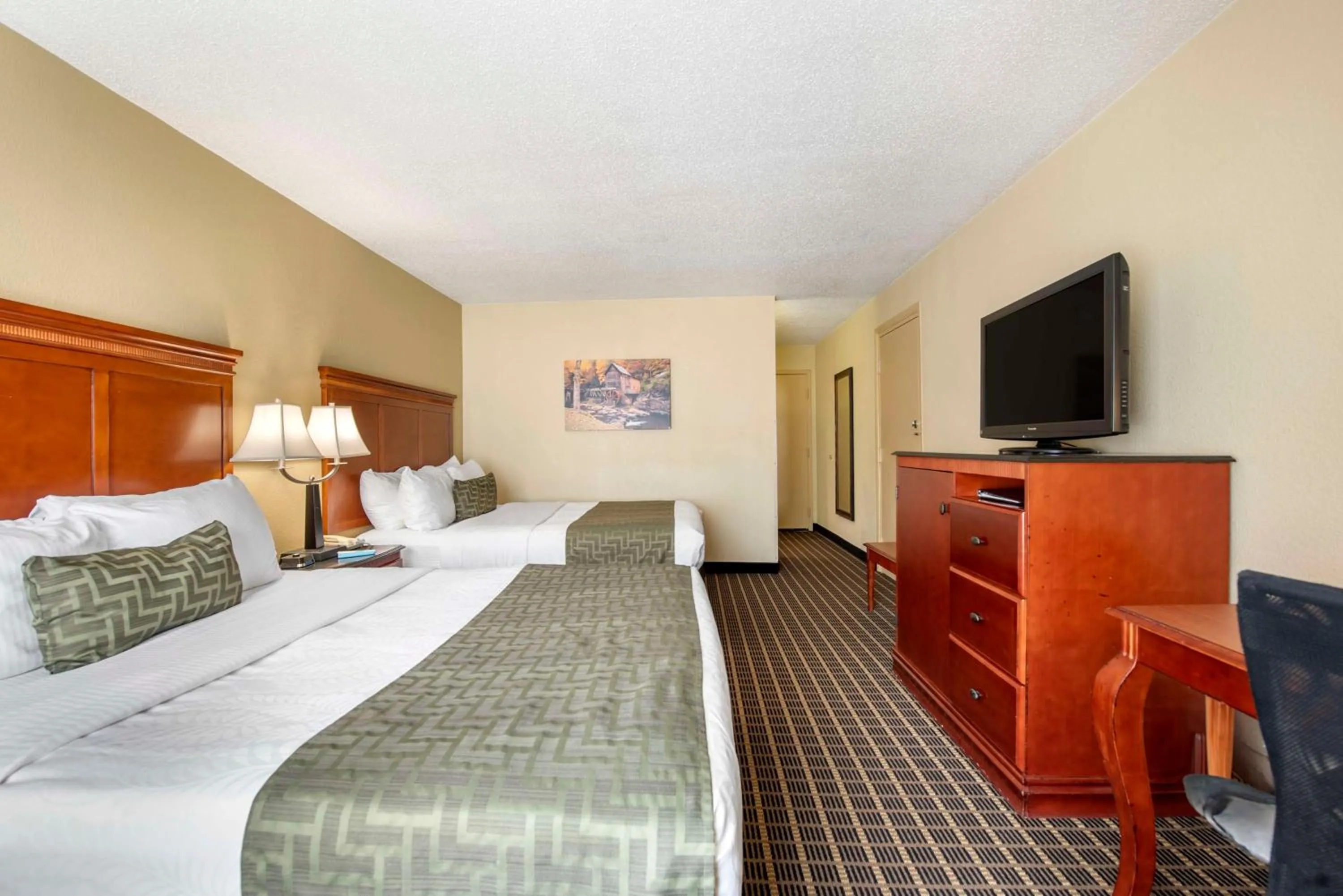 Bedroom, Bed in Best Western Plus Bridgeport Inn