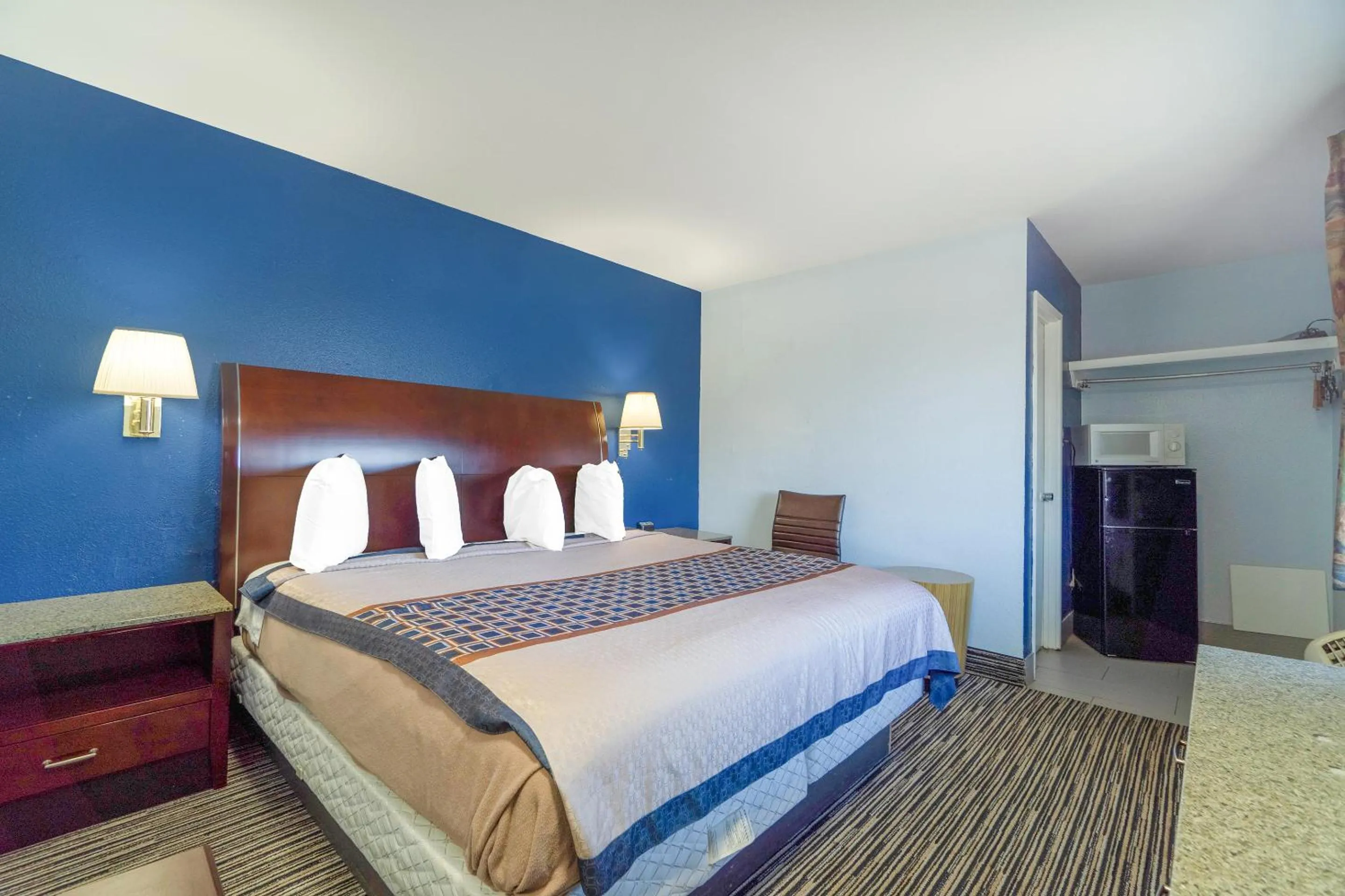 Bedroom, Bed in Budget Inn by OYO Frederick US-183