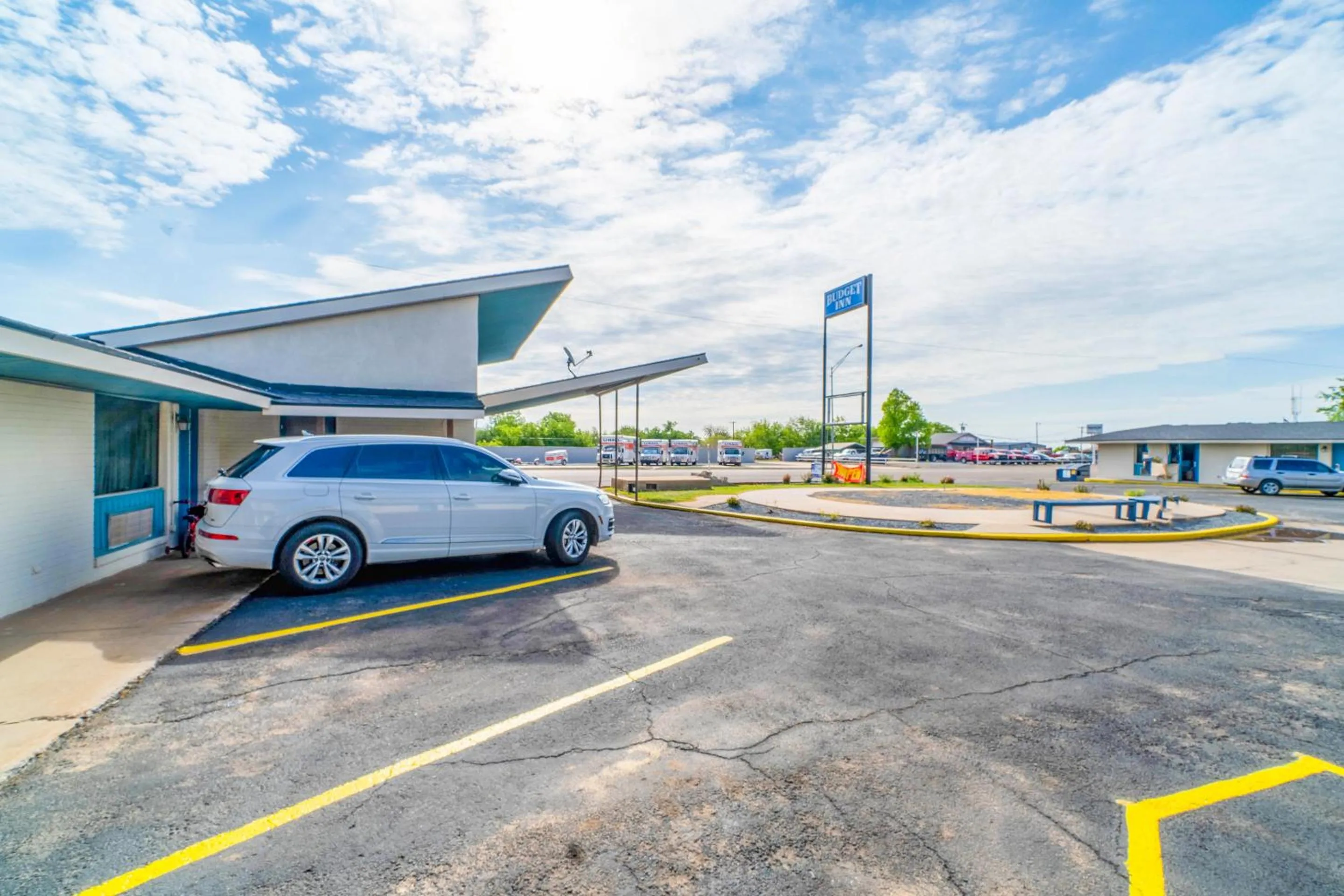 Parking in Budget Inn by OYO Frederick US-183