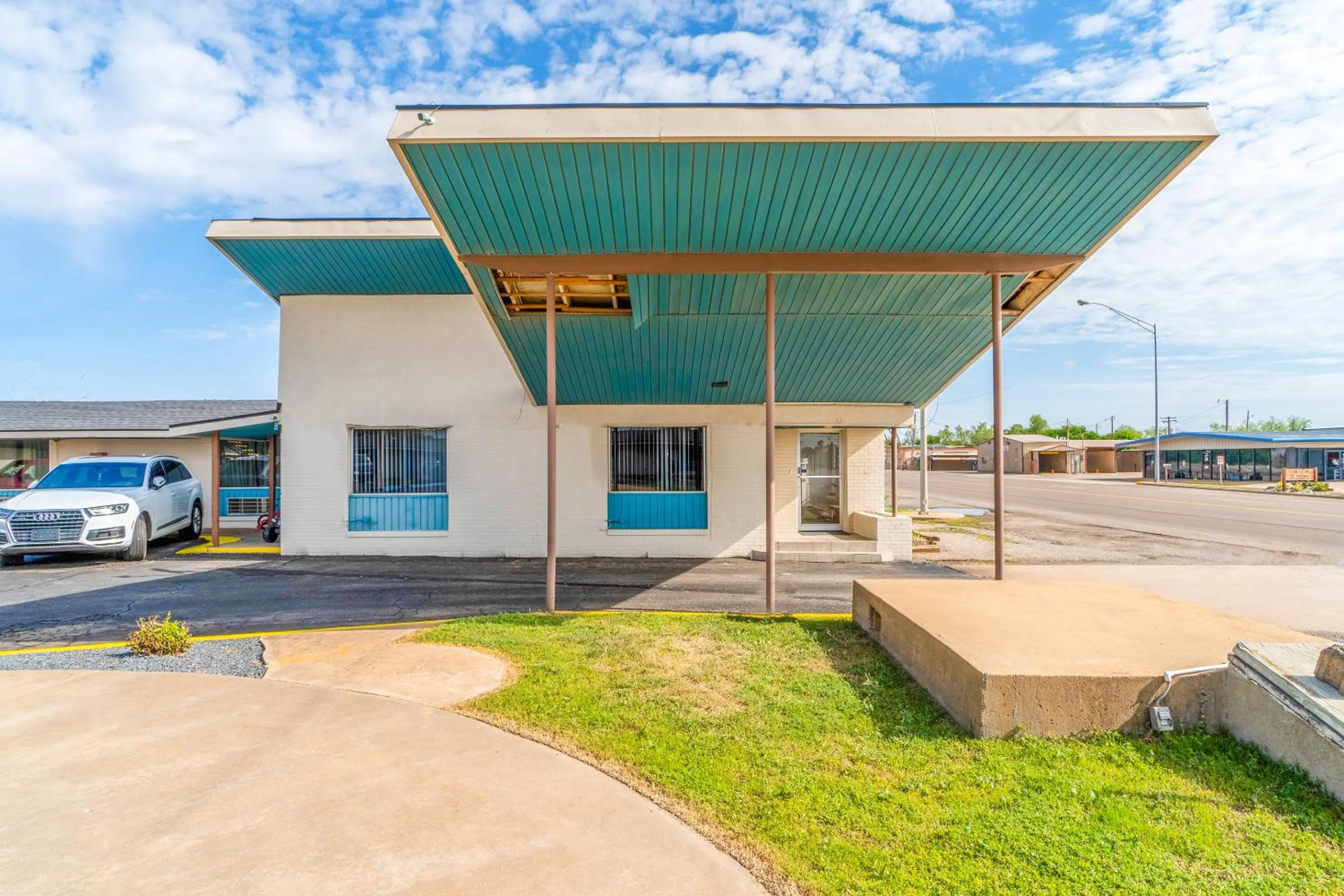 Parking in Budget Inn by OYO Frederick US-183