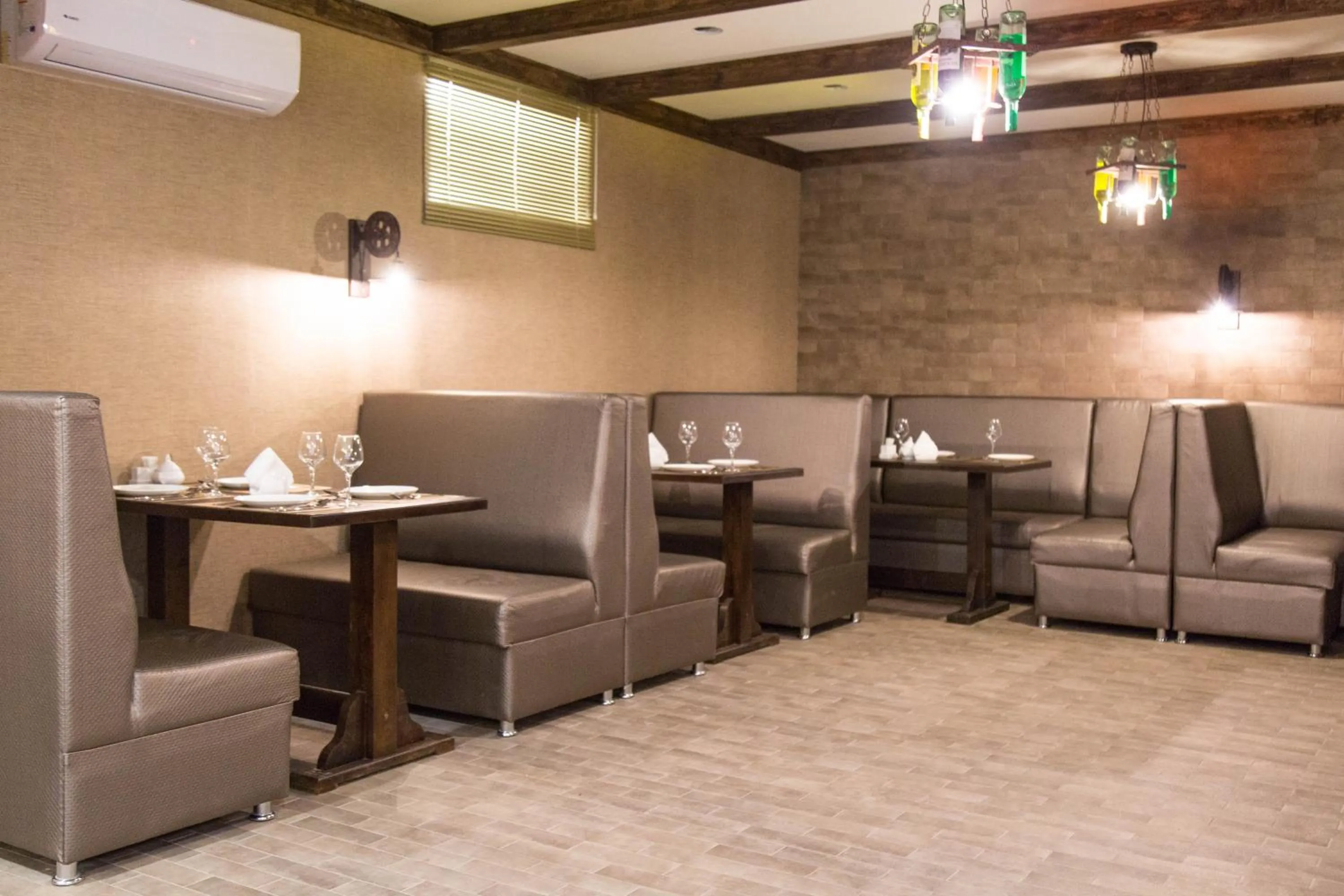 Restaurant/places to eat in De'Mar Hotel