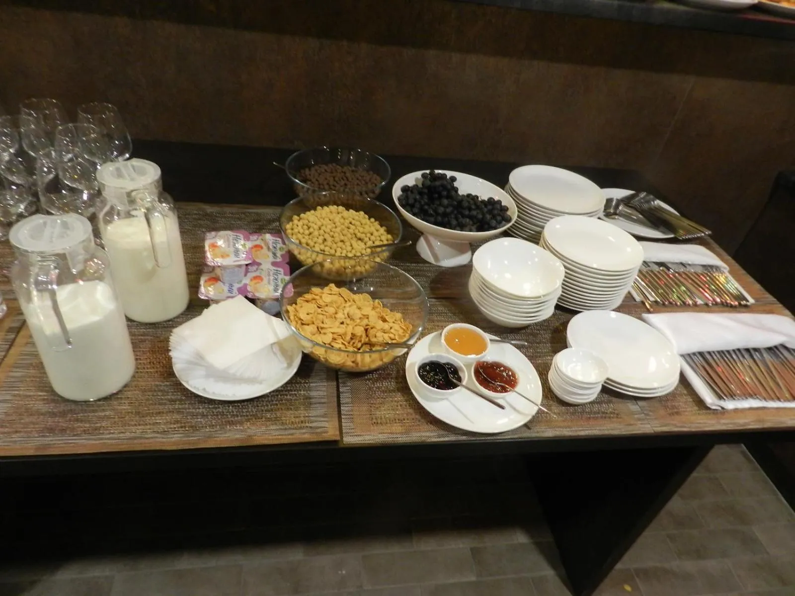 Restaurant/places to eat in De'Mar Hotel