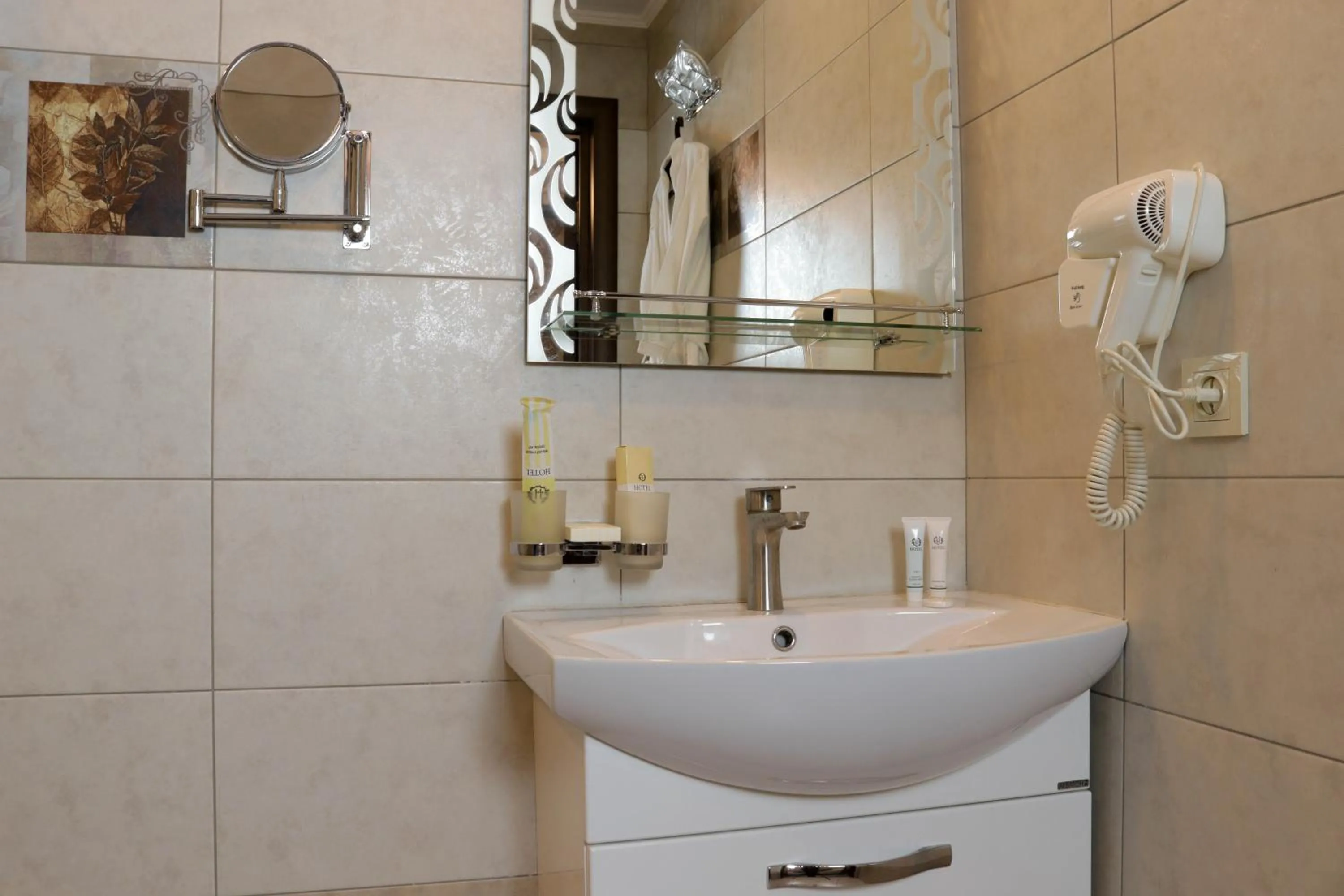 Toilet in De'Mar Hotel