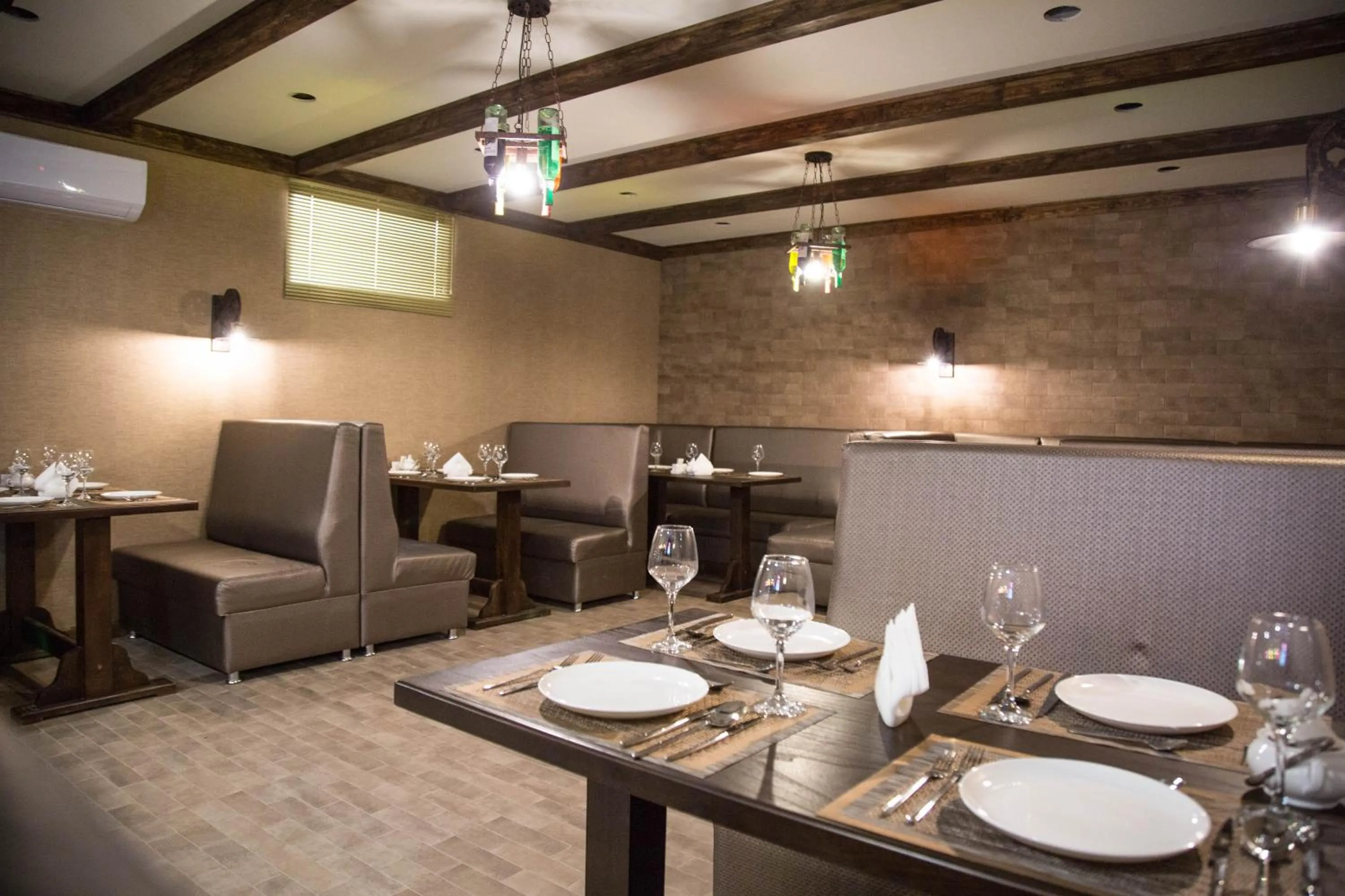 Restaurant/places to eat in De'Mar Hotel