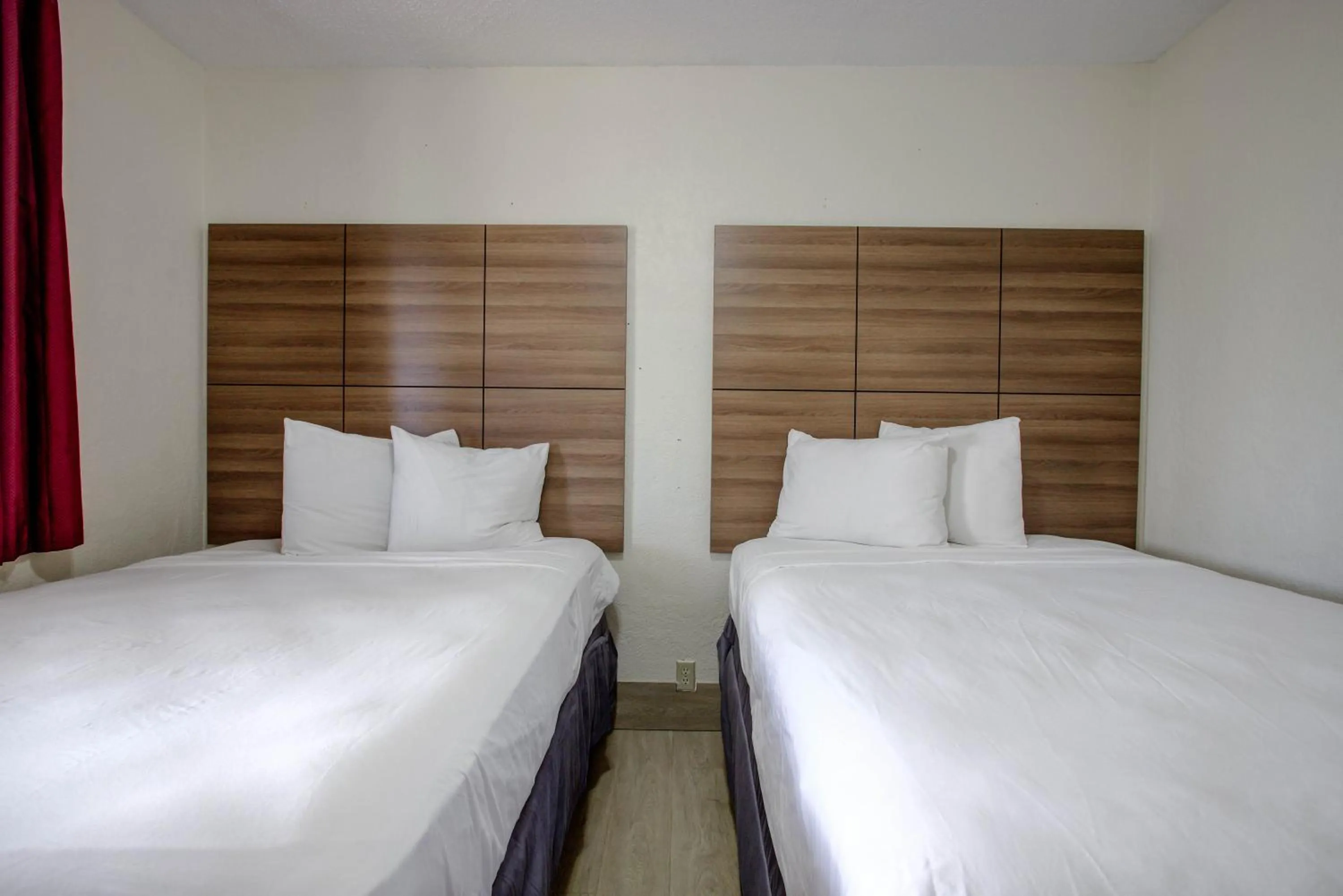 Bed in La Bella Inn - POOL OPEN