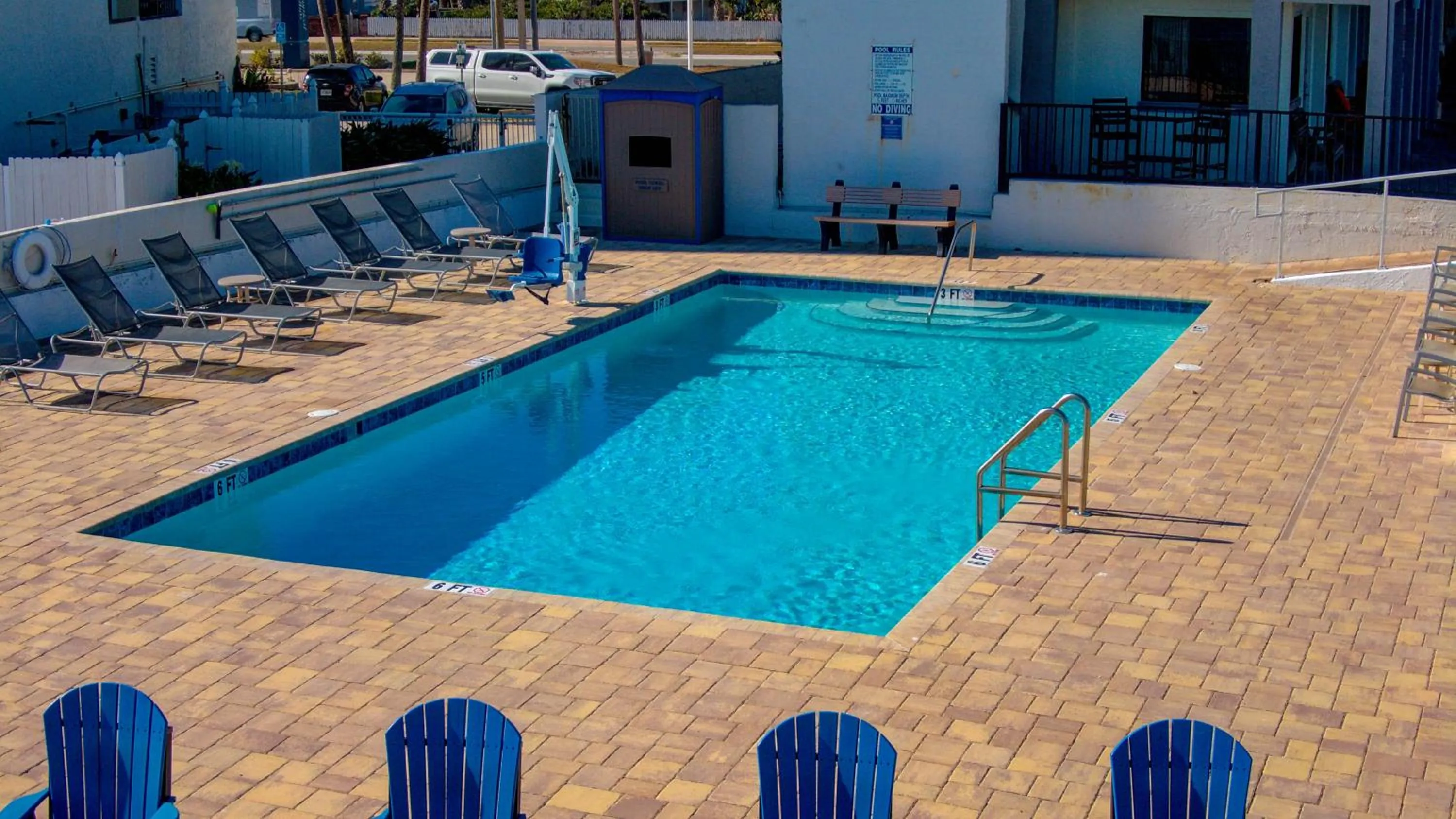 Swimming pool in La Bella Inn - POOL OPEN