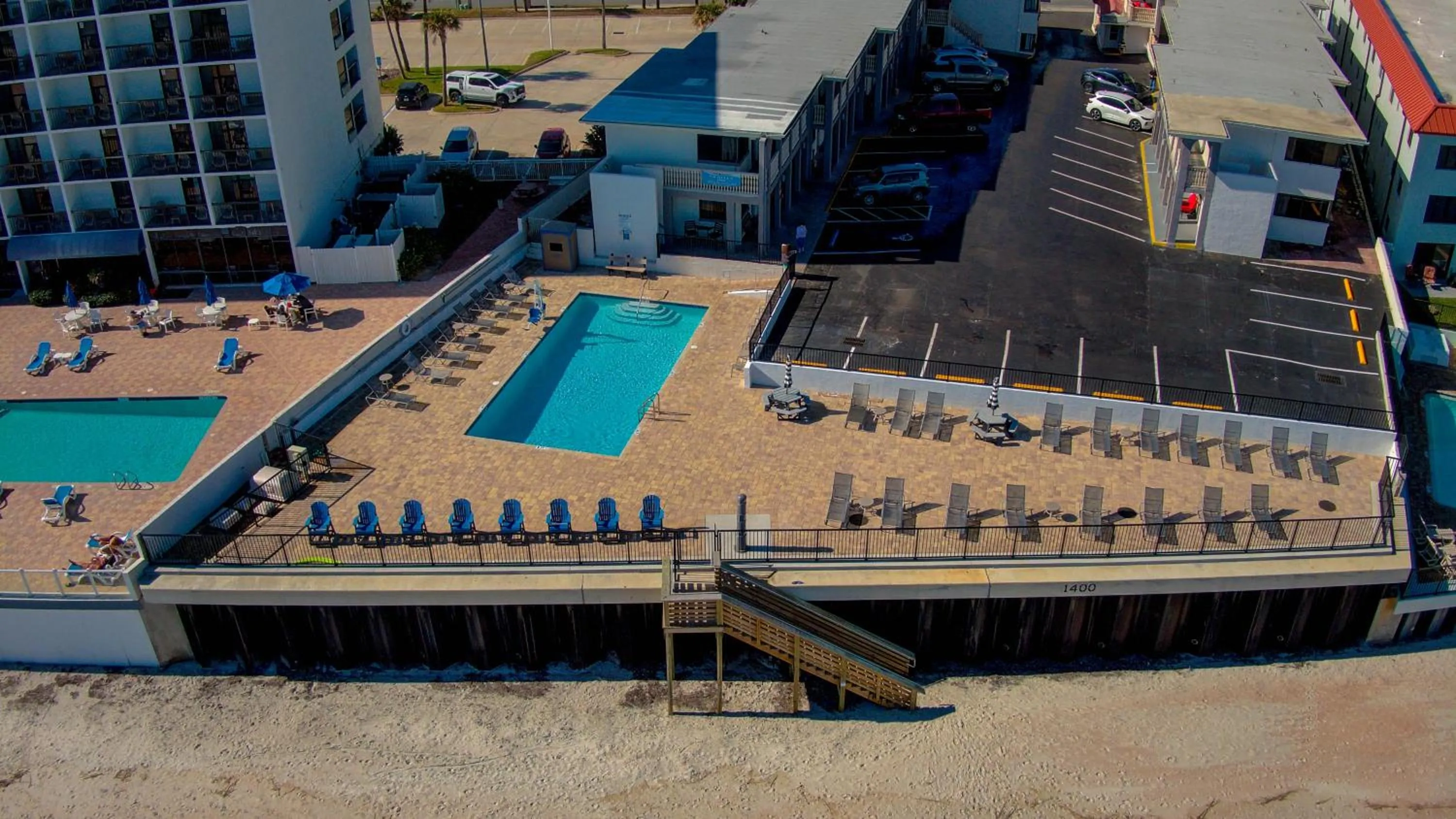 Swimming pool in La Bella Inn - POOL OPEN