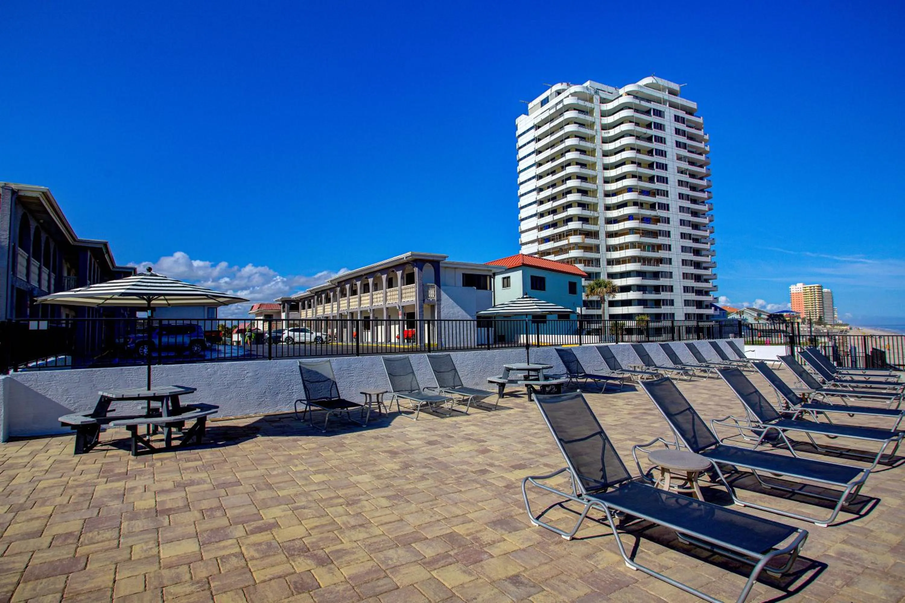 Property building in La Bella Inn - POOL OPEN