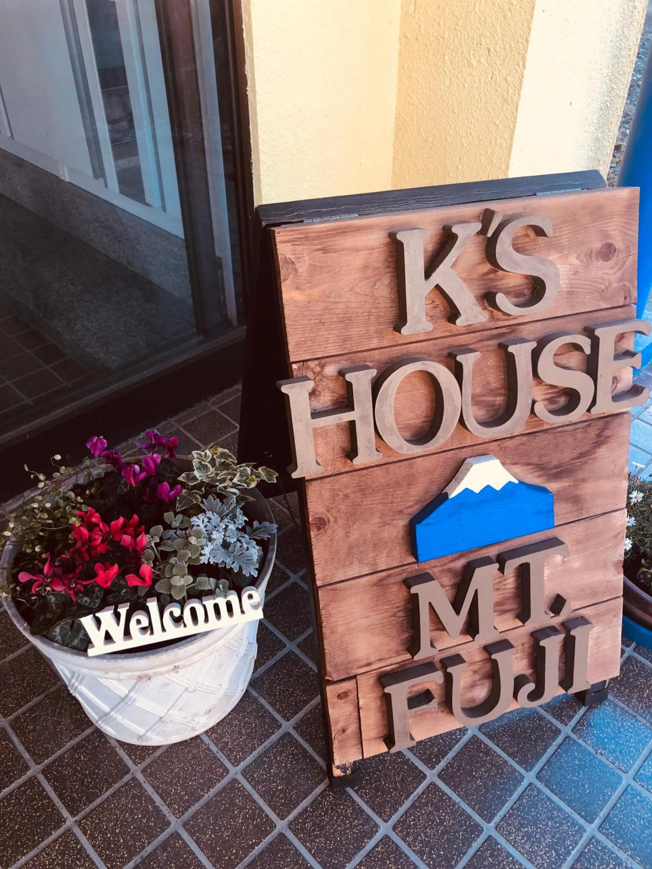 Property building in K's House MtFuji -ケイズハウスMt富士- Travelers Hostel- Lake Kawaguchiko