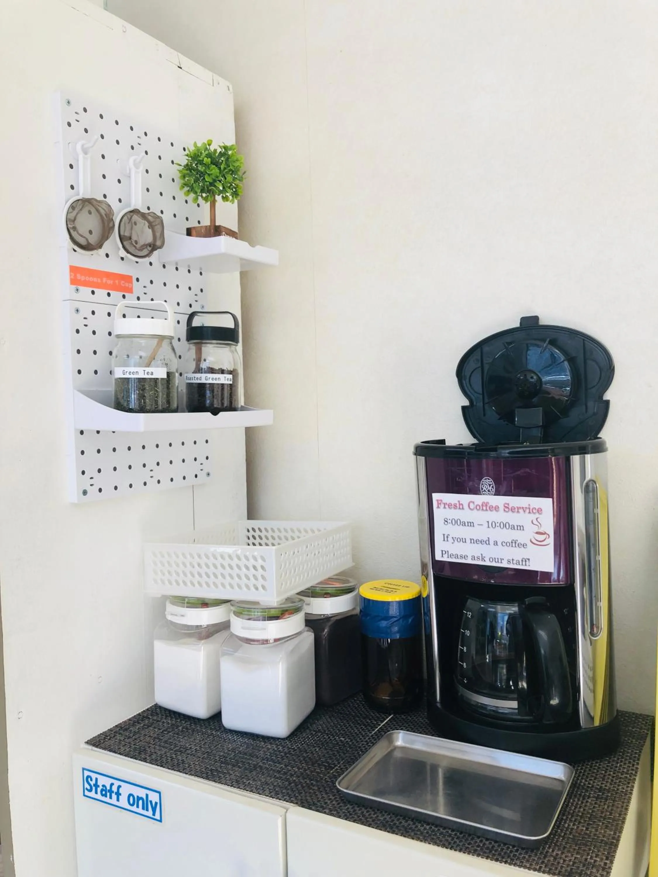 Communal kitchen in K's House MtFuji -ケイズハウスMt富士- Travelers Hostel- Lake Kawaguchiko