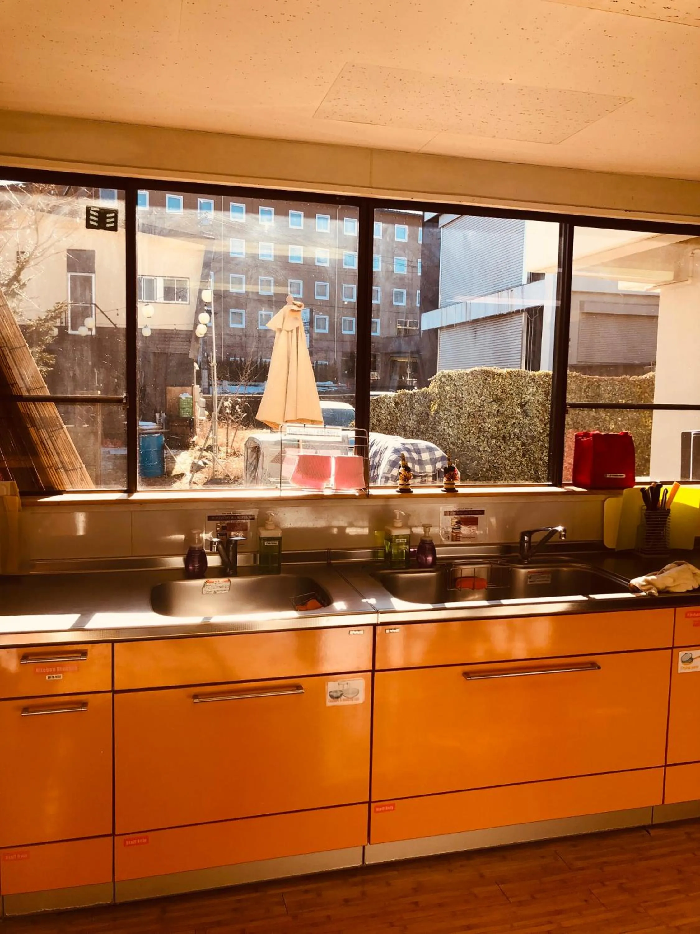 Communal kitchen in K's House MtFuji -ケイズハウスMt富士- Travelers Hostel- Lake Kawaguchiko