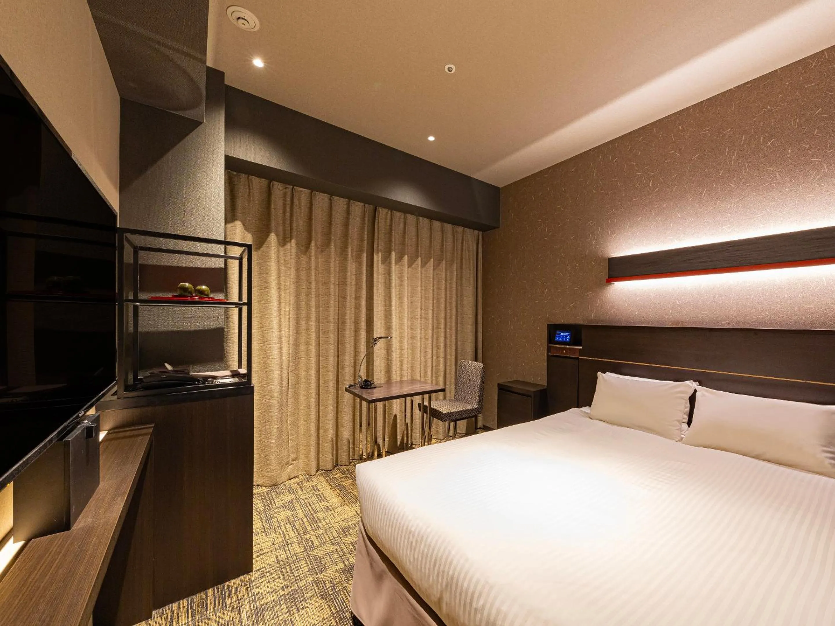 Photo of the whole room, Bed in Hotel Keihan Kyoto Hachijoguchi