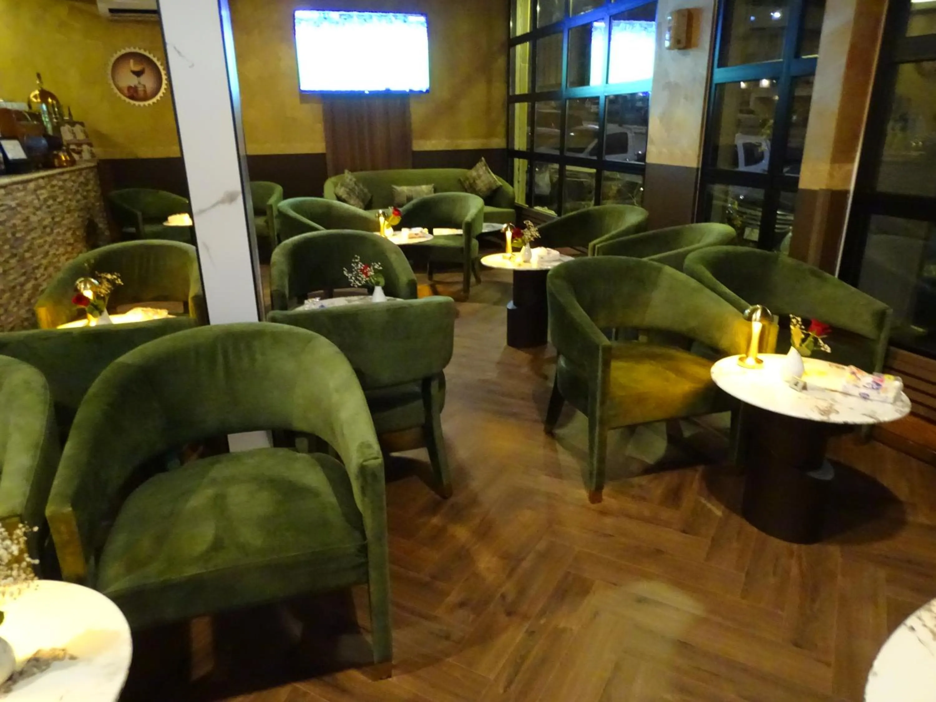 Restaurant/places to eat in Comfort Inn Al Taawon - Family Only