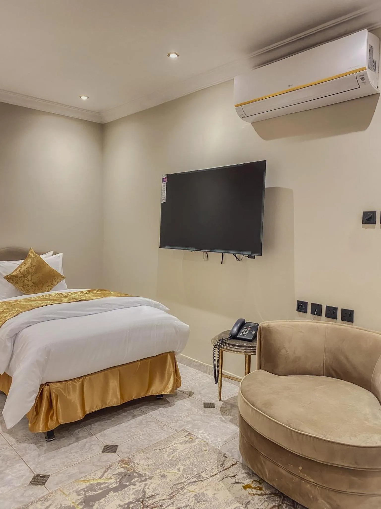 Bed in Comfort Inn Al Taawon - Family Only