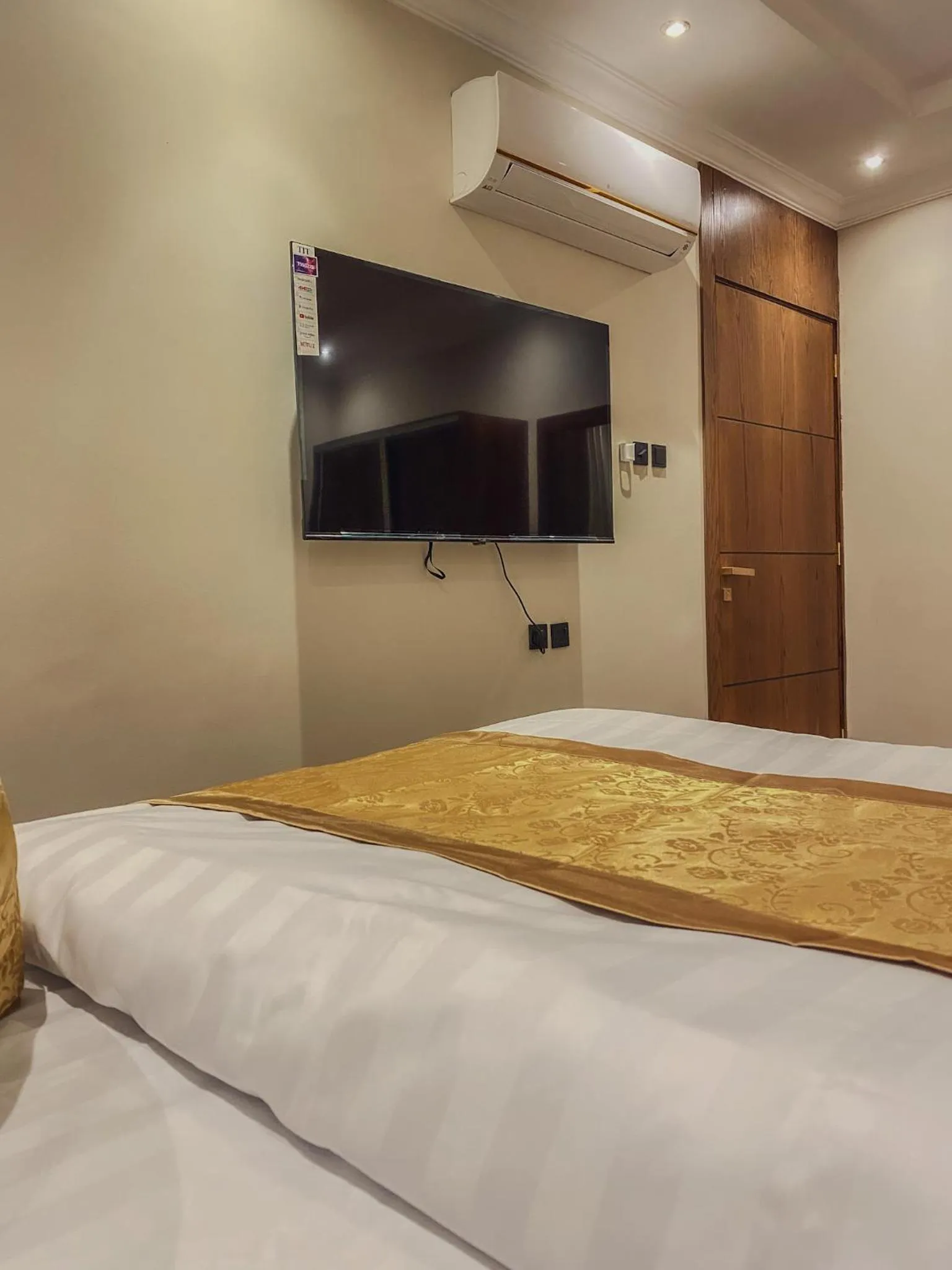 Bed in Comfort Inn Al Taawon - Family Only