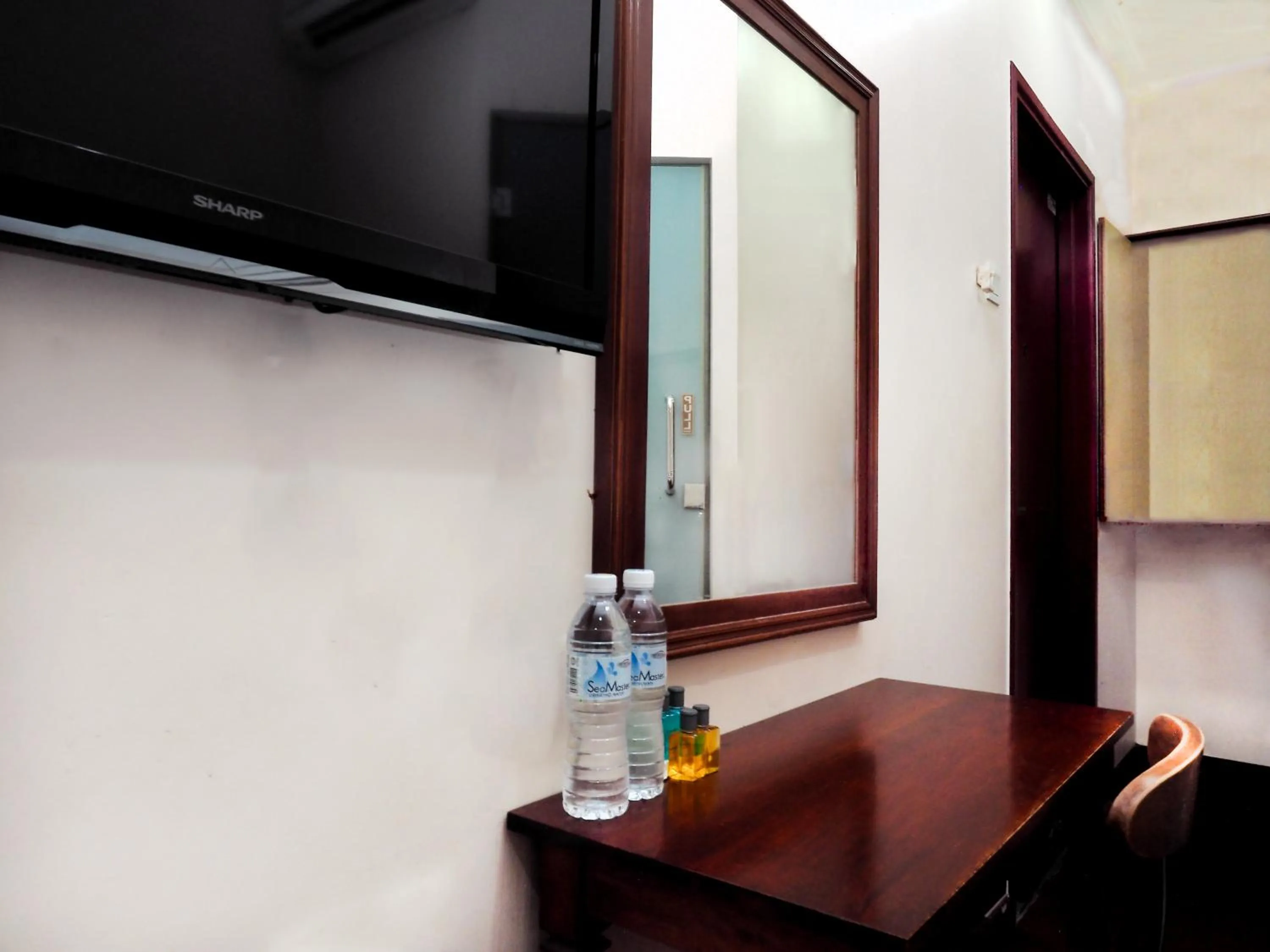 TV and multimedia in Sun Inns Hotel Subang