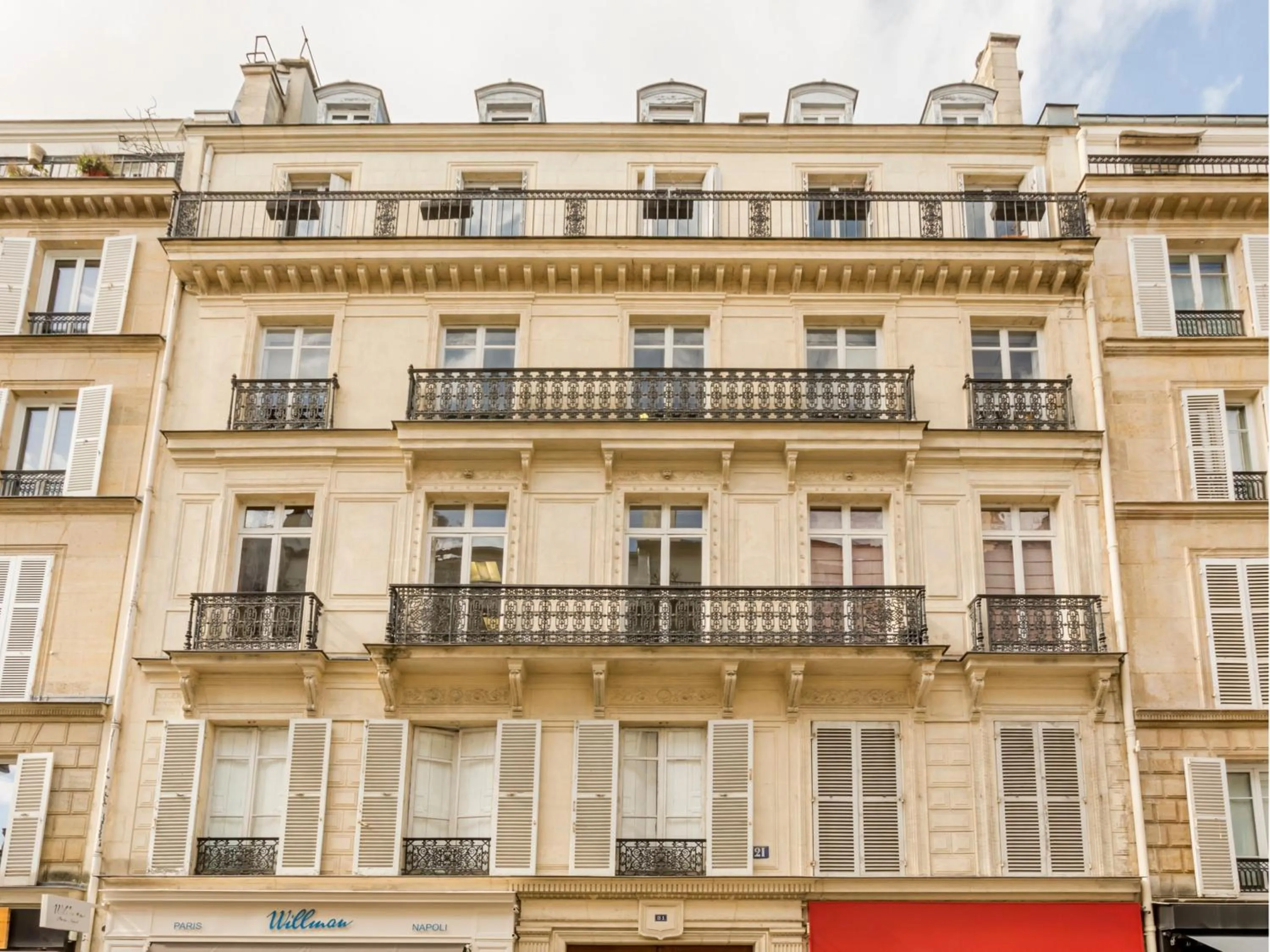 Property building in Merveil - Luxury Suite - Champs Elysées - Mermoz
