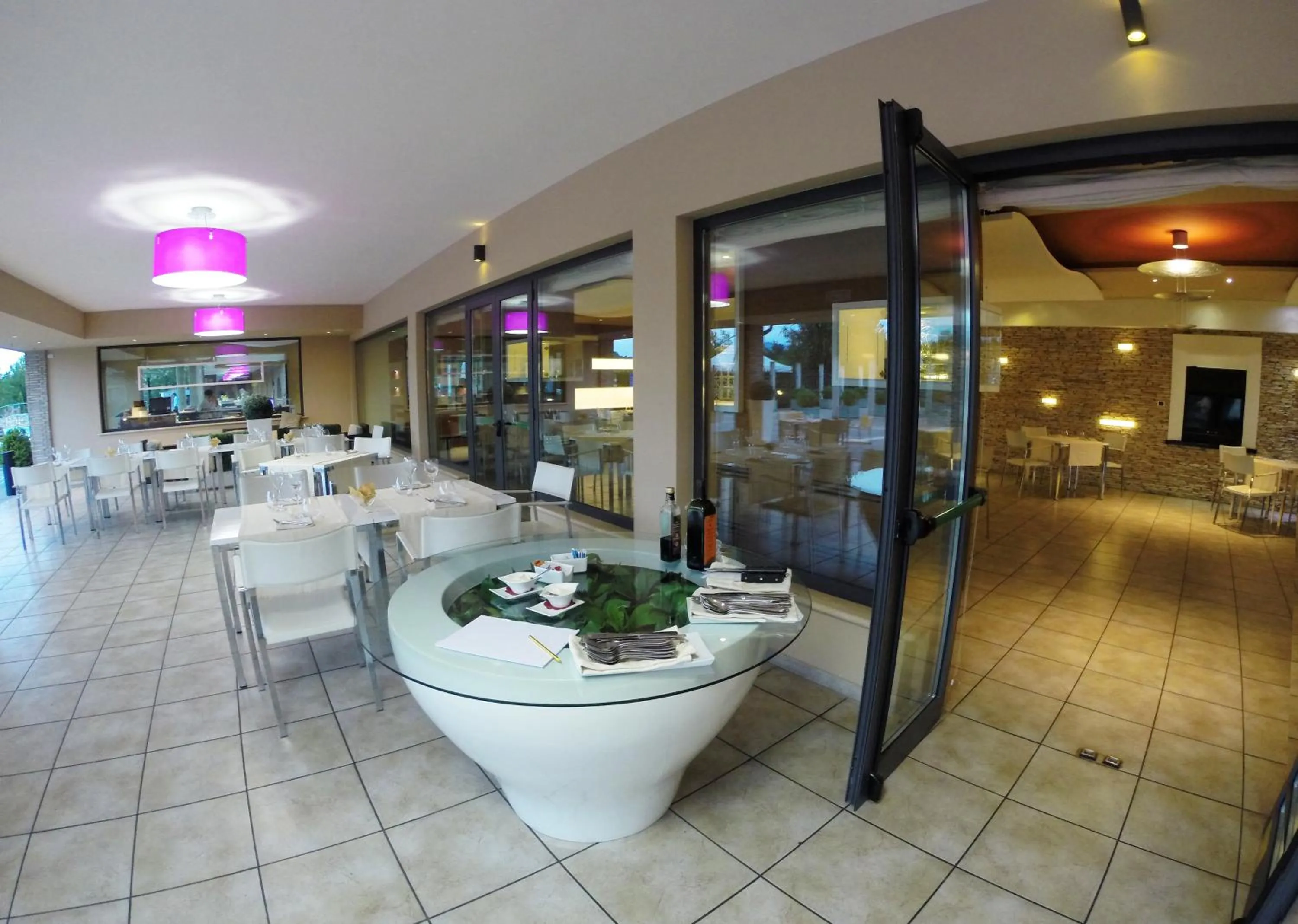 Restaurant/places to eat in Le Onde Resort