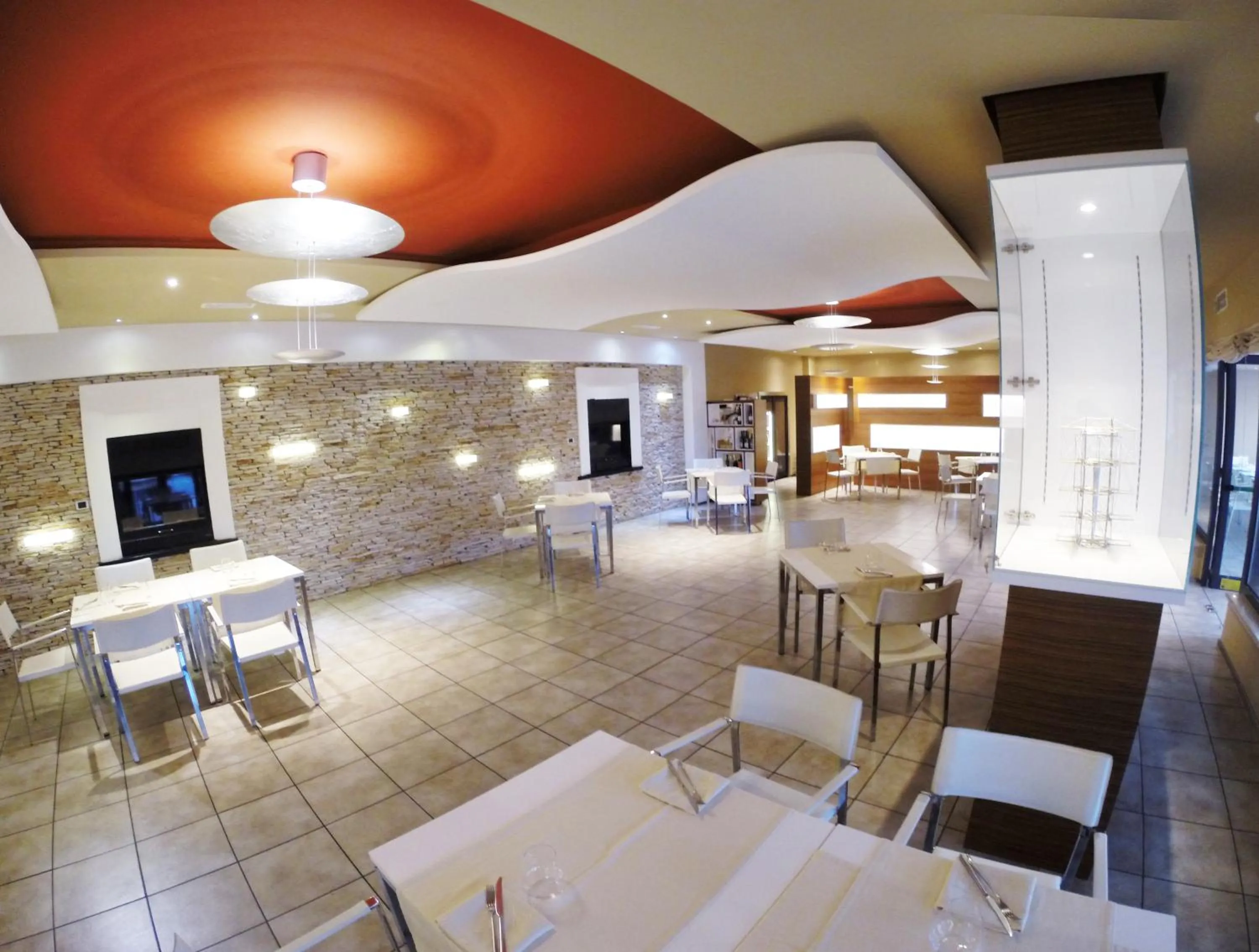 Restaurant/places to eat in Le Onde Resort