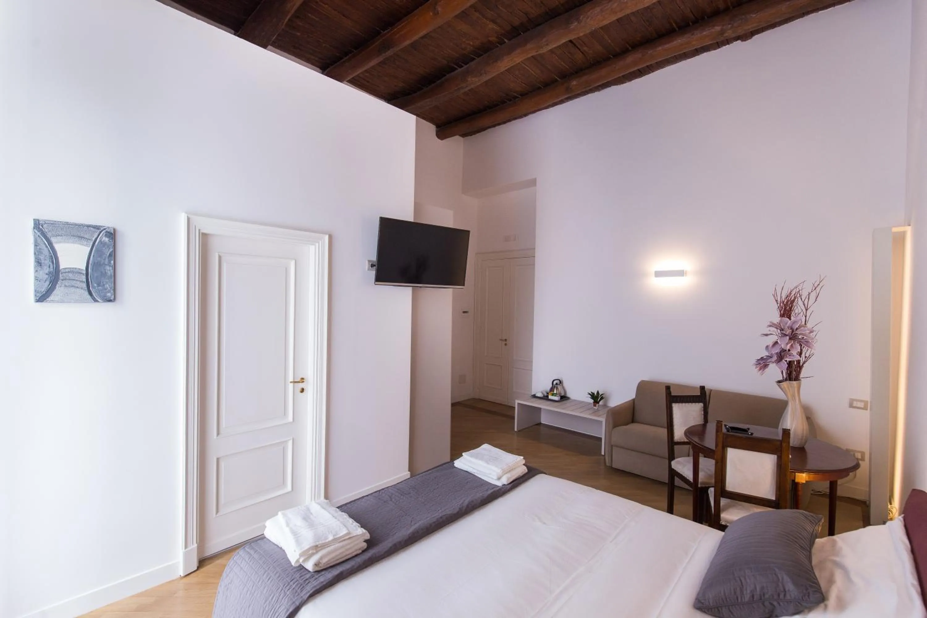 TV and multimedia, Bed in Savoy Riviera