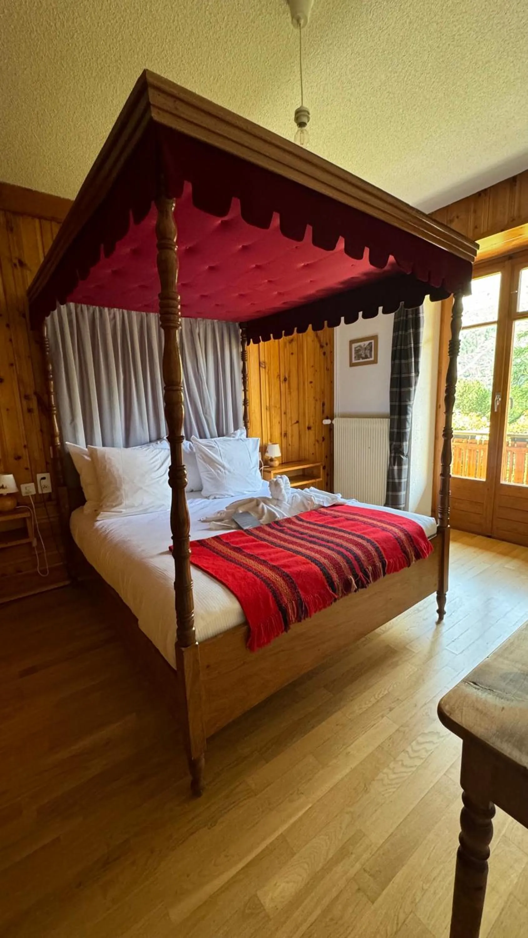 Photo of the whole room, Bed in Grand Hôtel & Kurhaus