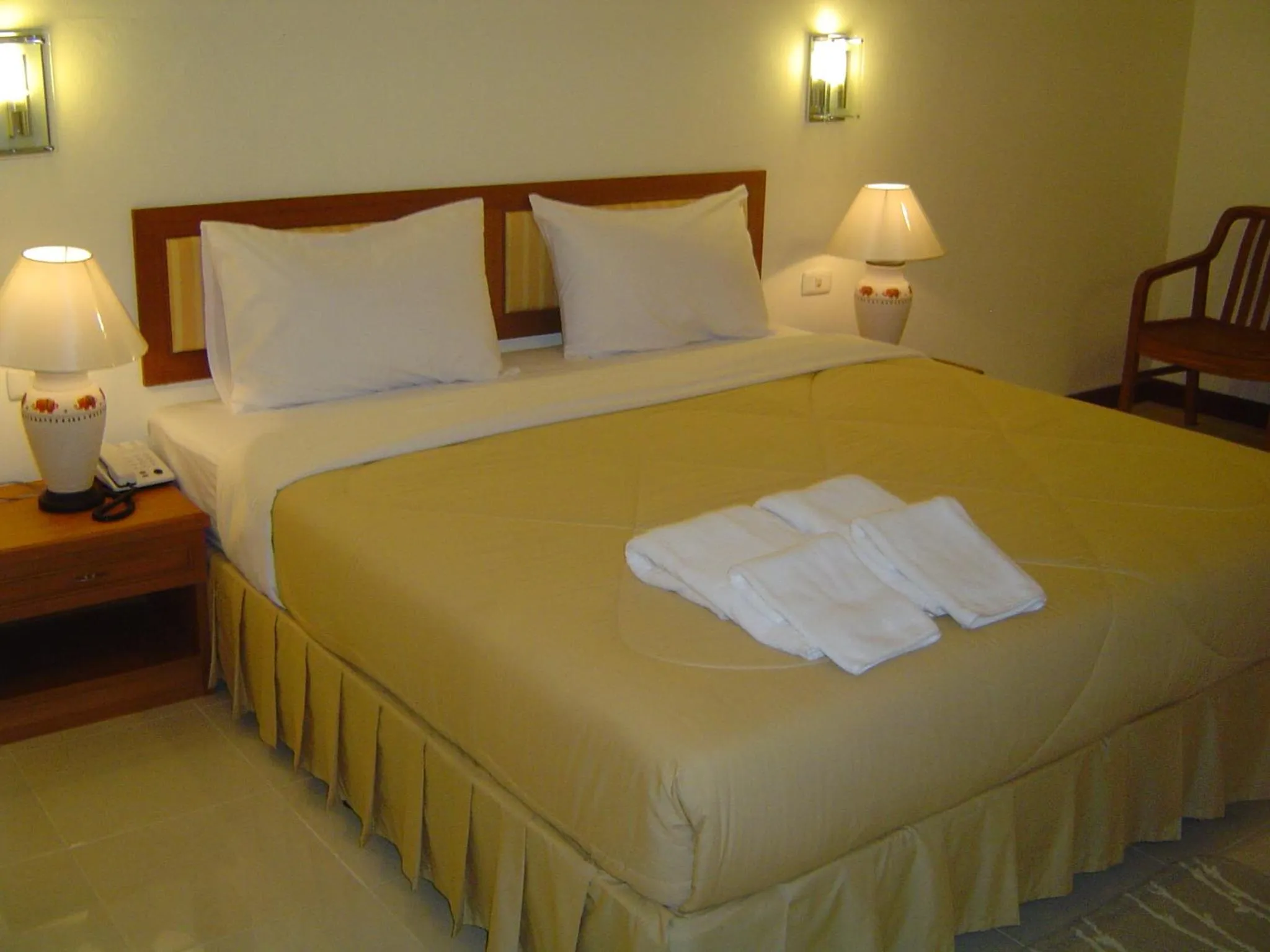 Bed in Prachuap Place Hotel