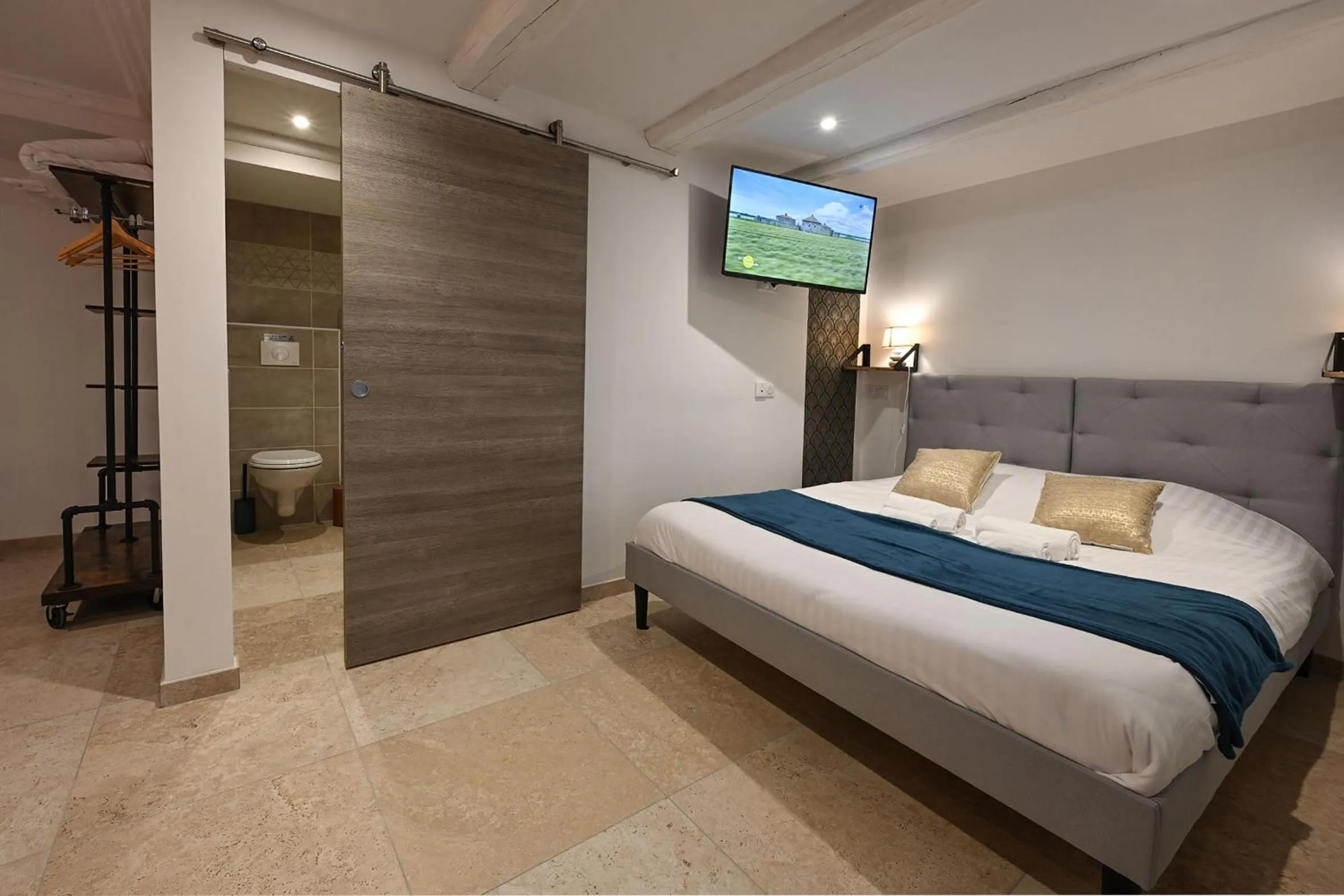 Bed in Hotel De La Croisée