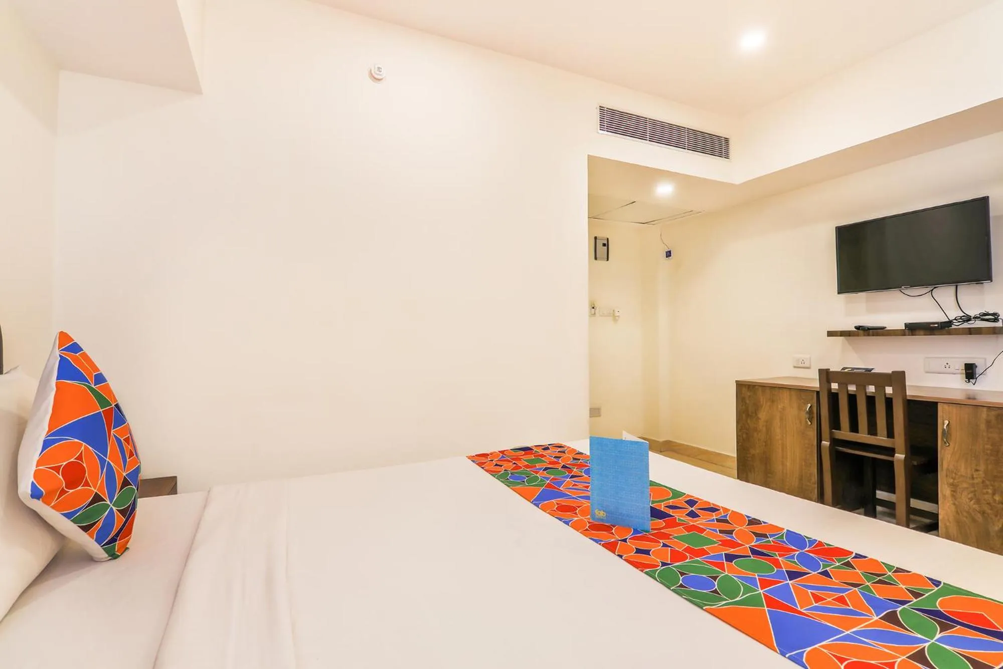 Bedroom, Bed in FabHotel Oakwey Inn - Indiranagar