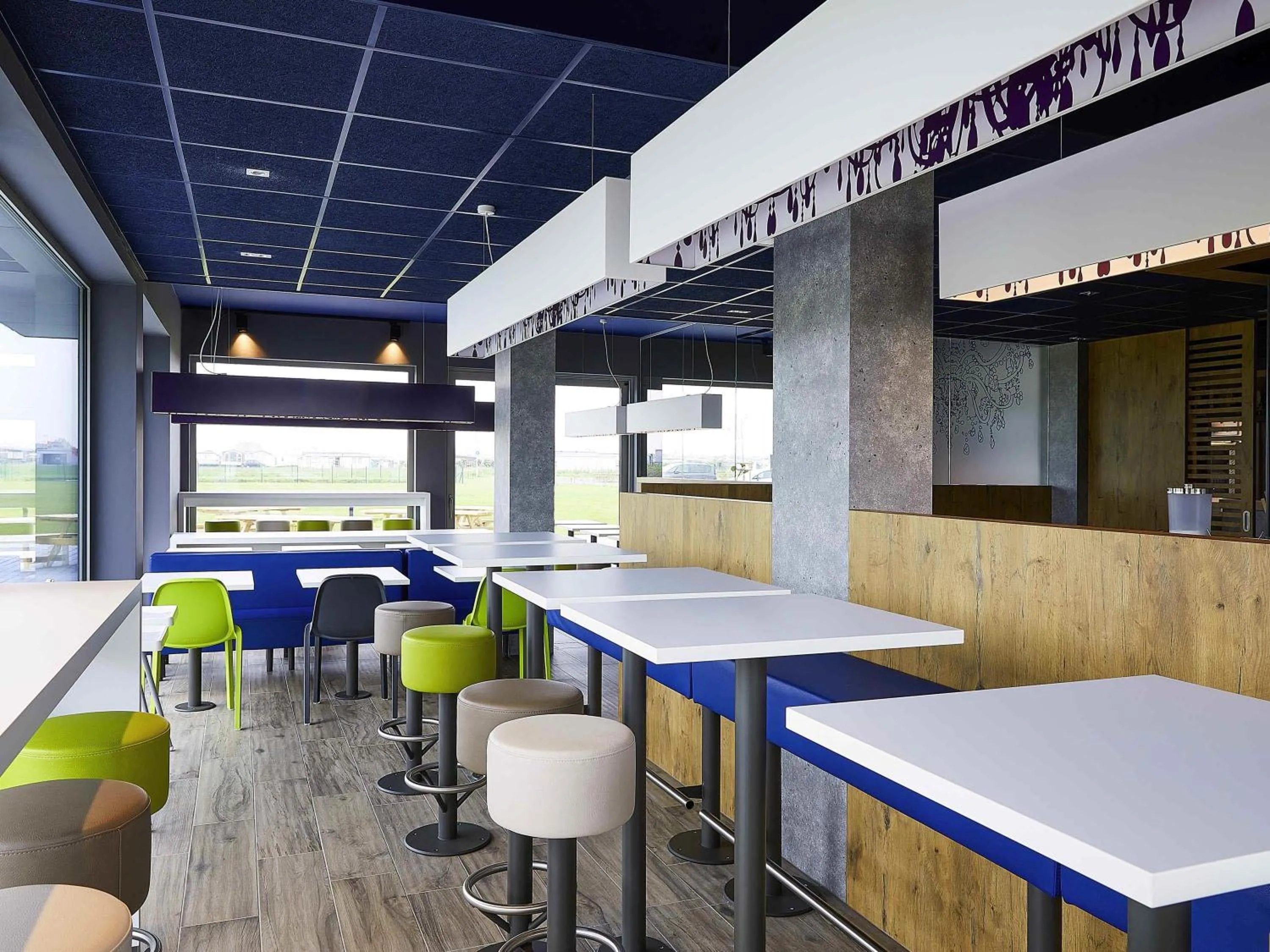 Lounge or bar in ibis budget Oostende Airport