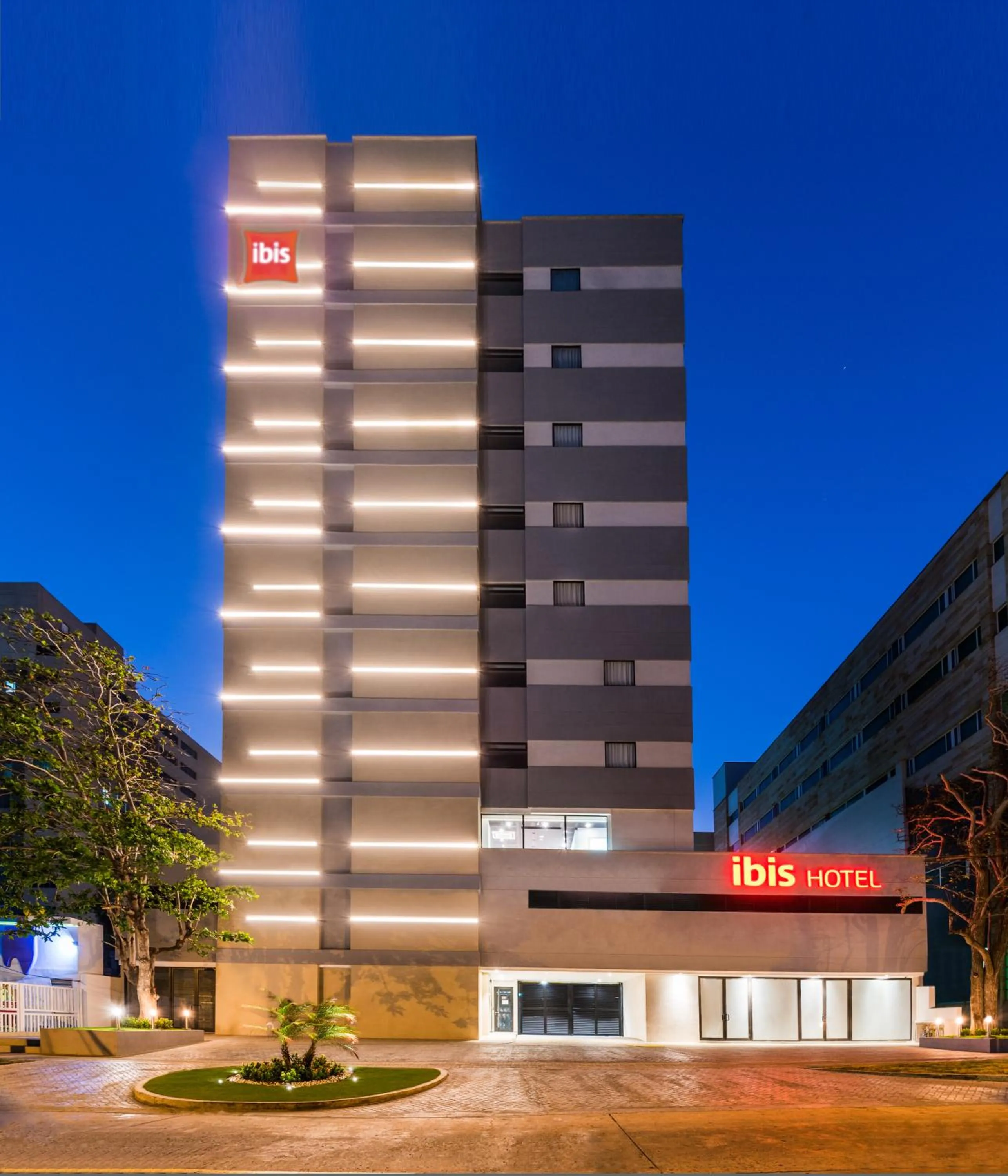 Property building in ibis Barranquilla