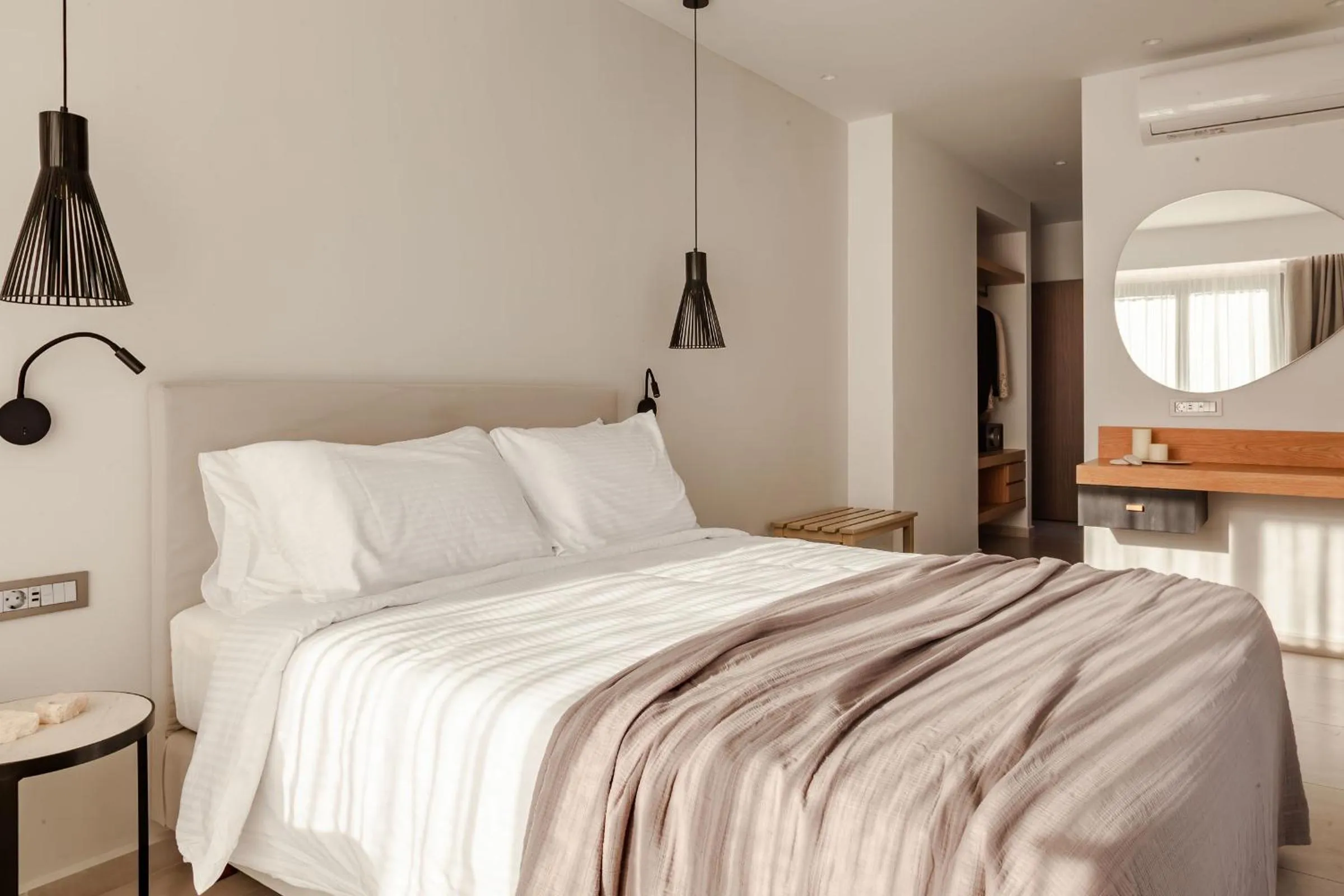 Bed in Batis Aero Beachfront Wellbeing Hotel