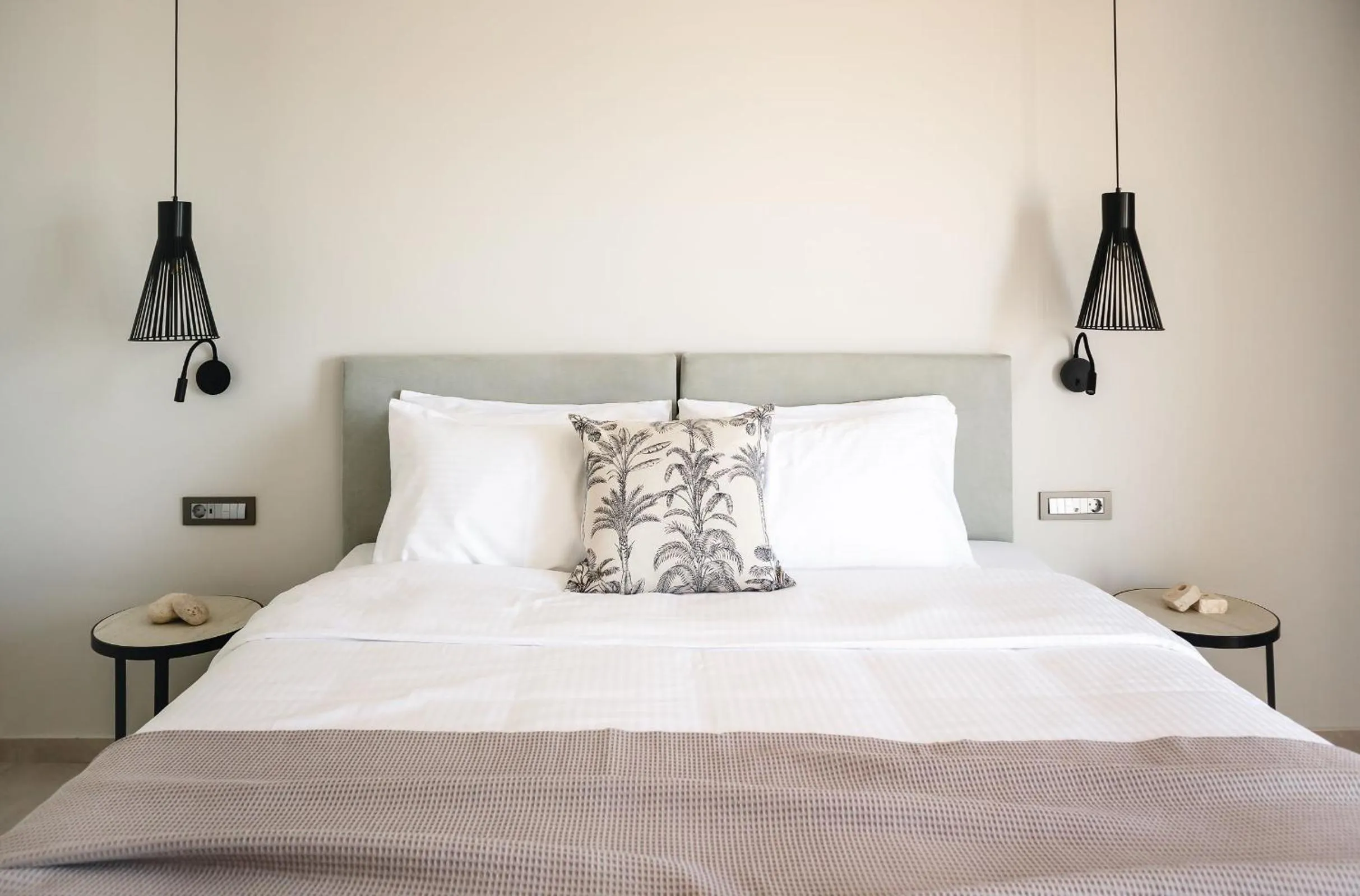 Bed in Batis Aero Beachfront Wellbeing Hotel