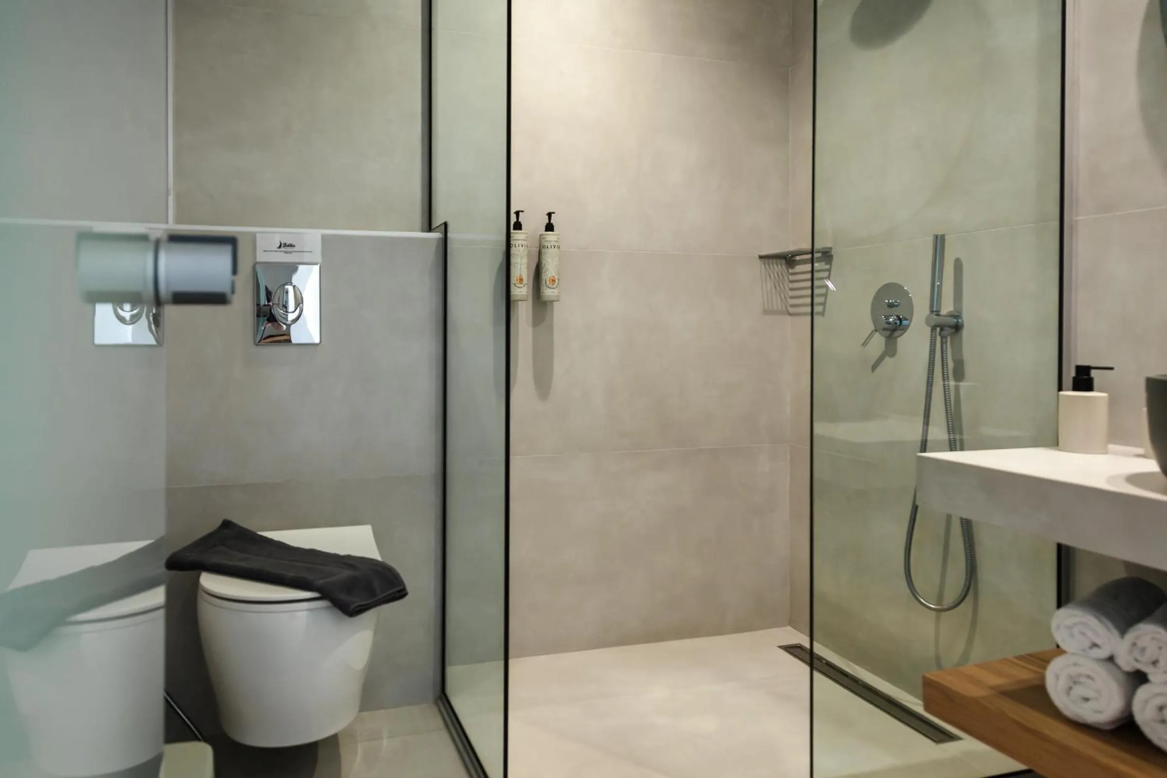 Shower in Batis Aero Beachfront Wellbeing Hotel